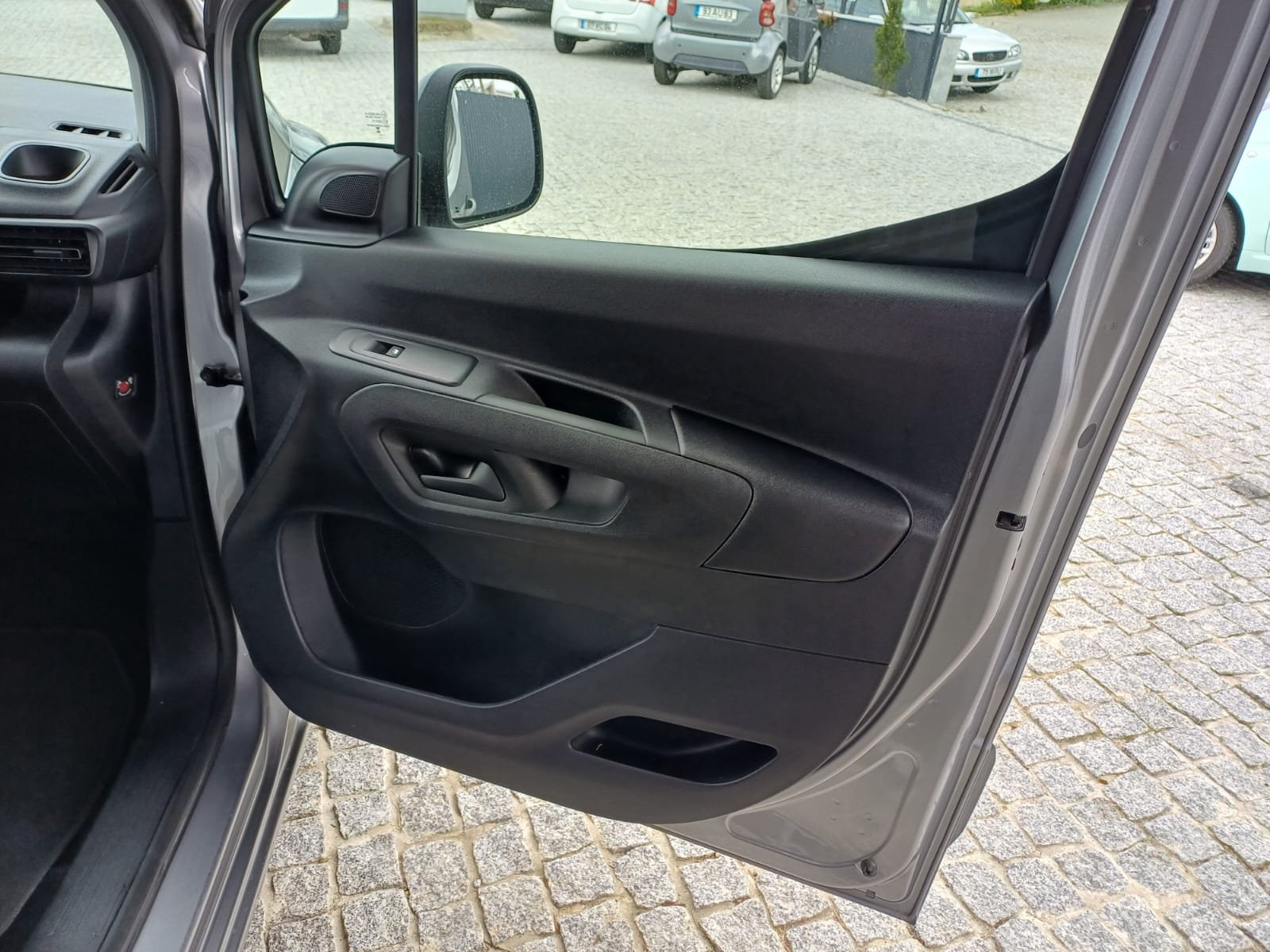 
								Peugeot Partner 1.5 blue hdi full									