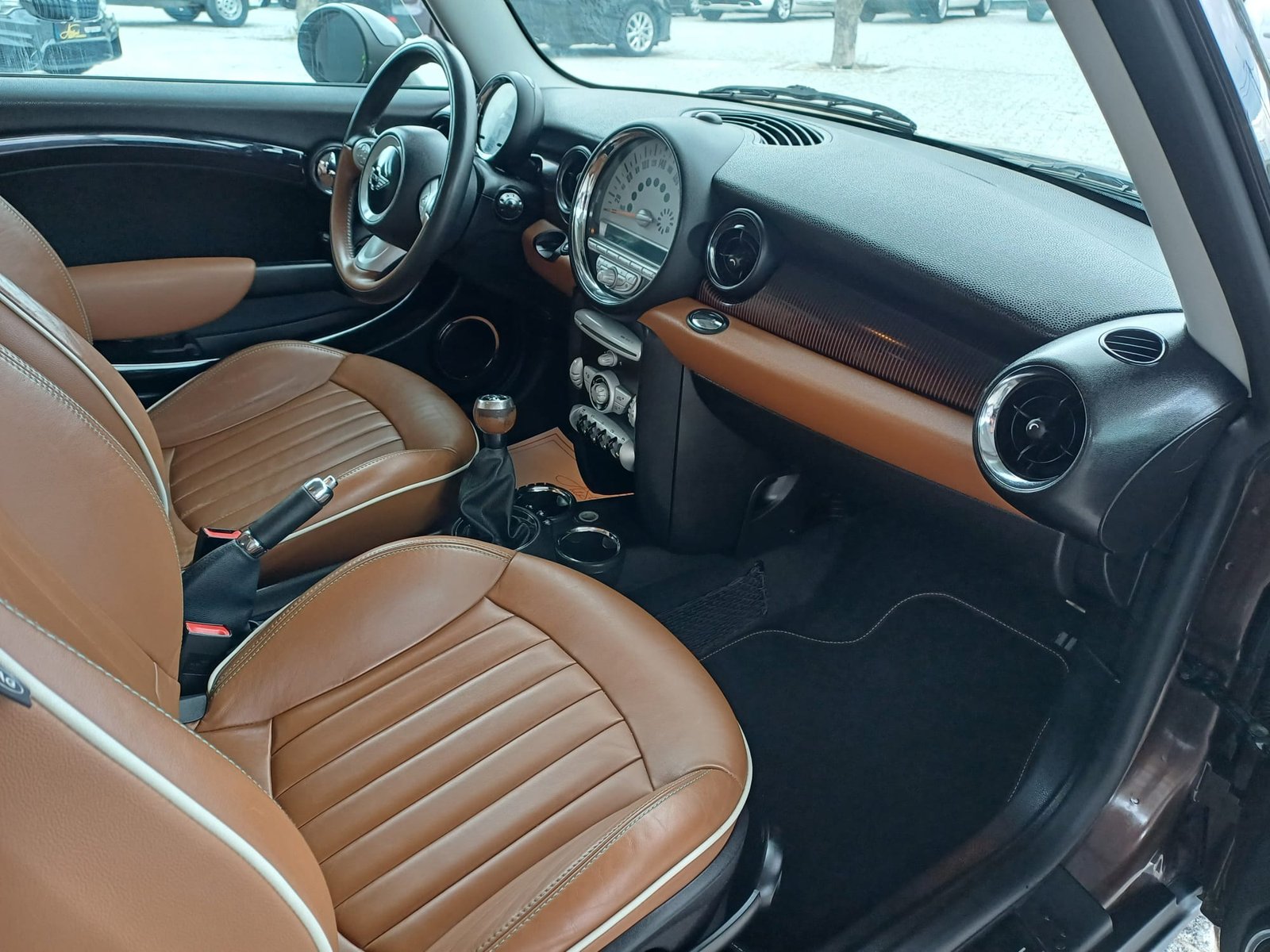 
								Mini Cooper 50 Mayfair 1.6 D 109cv full									
