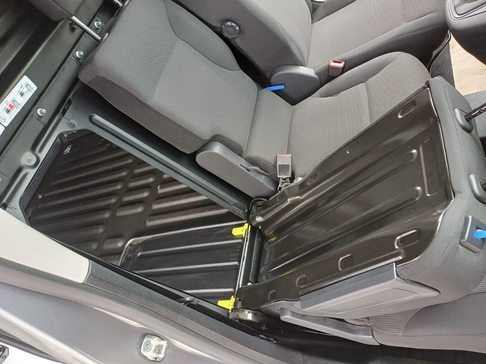 
								Peugeot Partner 1.5 blue hdi full									