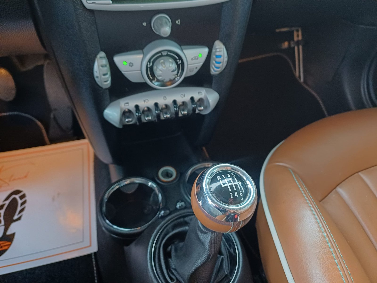 
								Mini Cooper 50 Mayfair 1.6 D 109cv full									