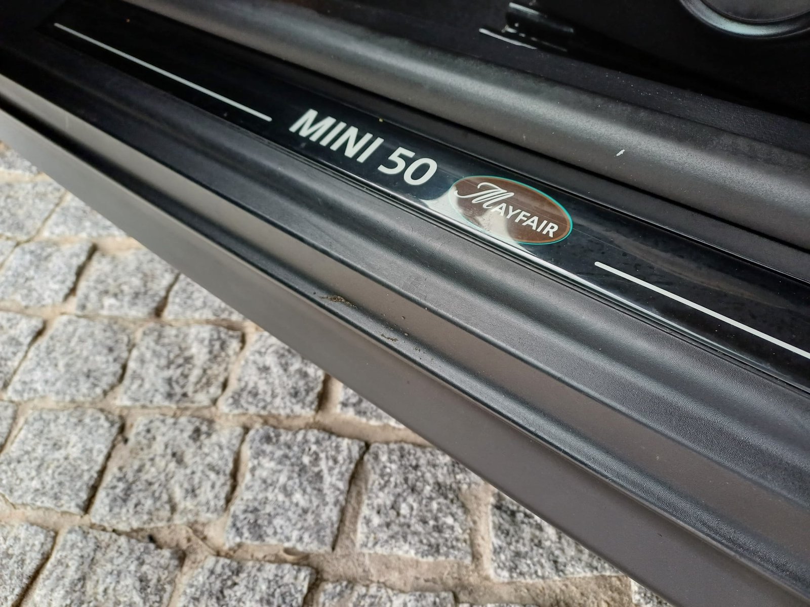
								Mini Cooper 50 Mayfair 1.6 D 109cv full									