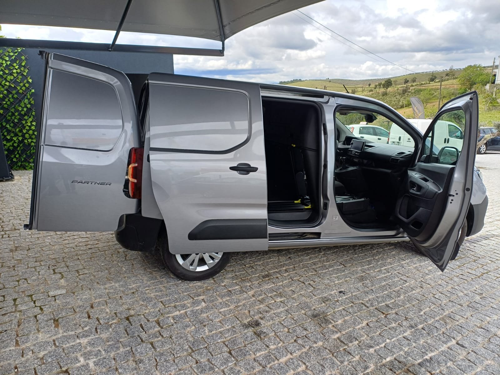 
								Peugeot Partner 1.5 blue hdi full									