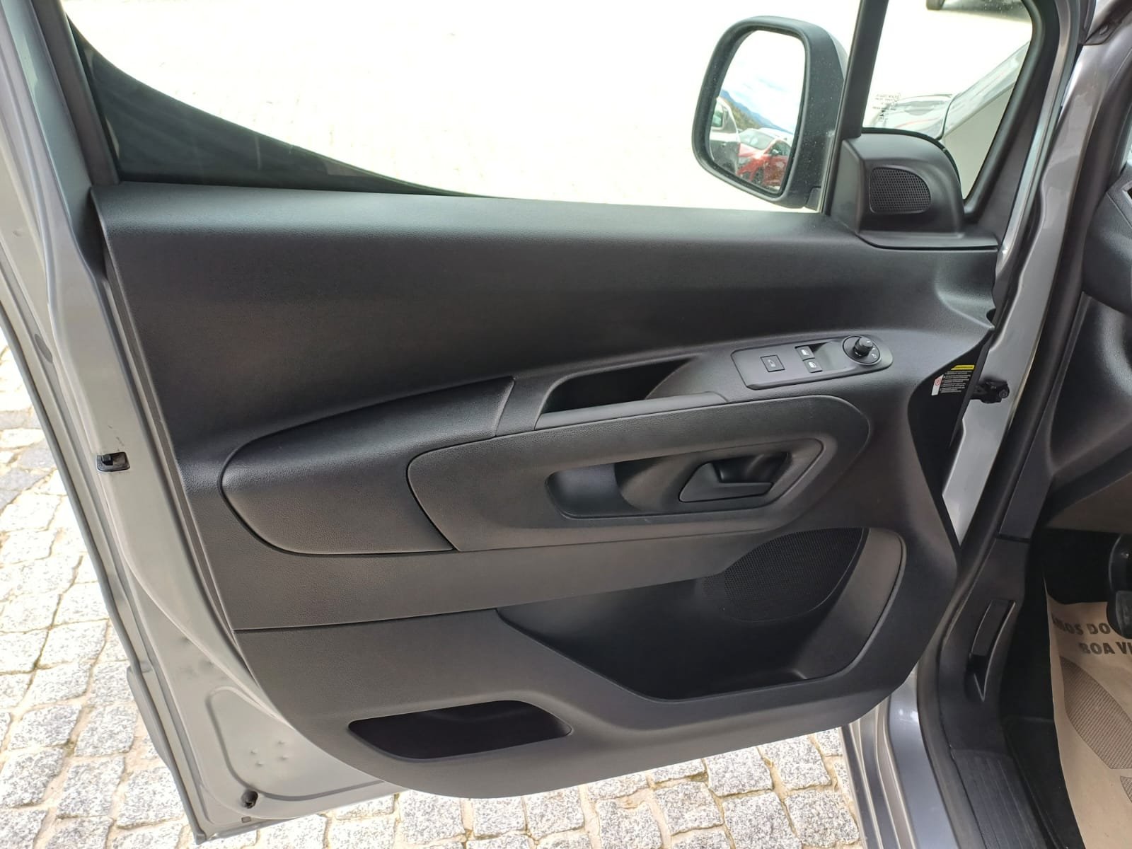 
								Peugeot Partner 1.5 blue hdi full									