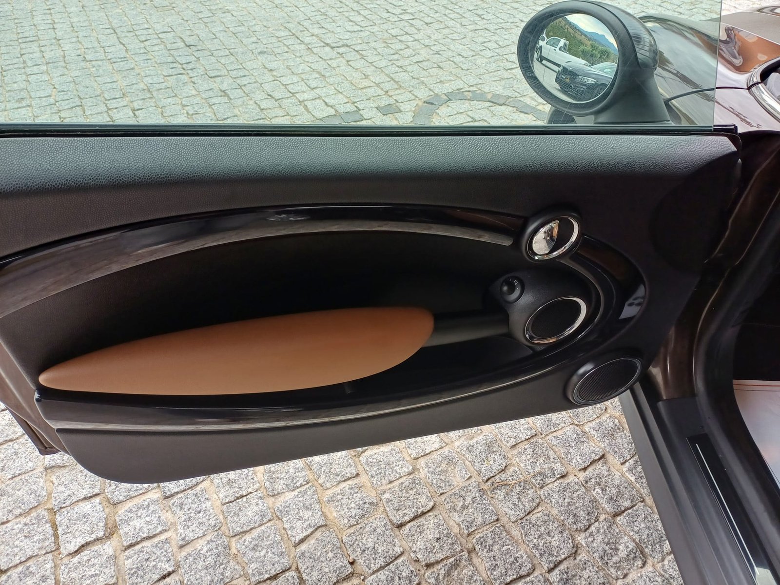 
								Mini Cooper 50 Mayfair 1.6 D 109cv full									