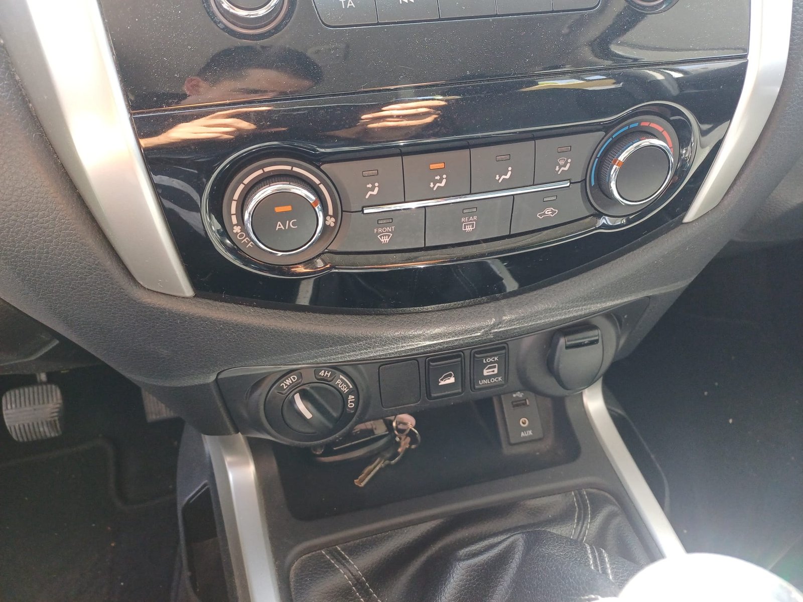 
								NISSAN NAVARA NP 300 2018 full									