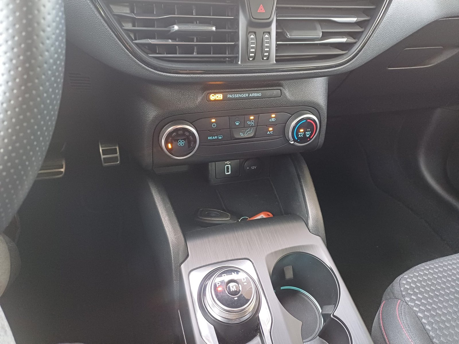 
								FORD FOCUS 1.5 TDCI 120CV STLINE full									