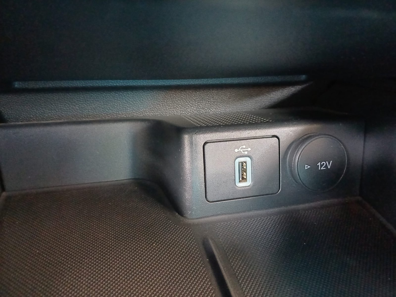 
								FORD FOCUS 1.5 TDCI 120CV STLINE full									