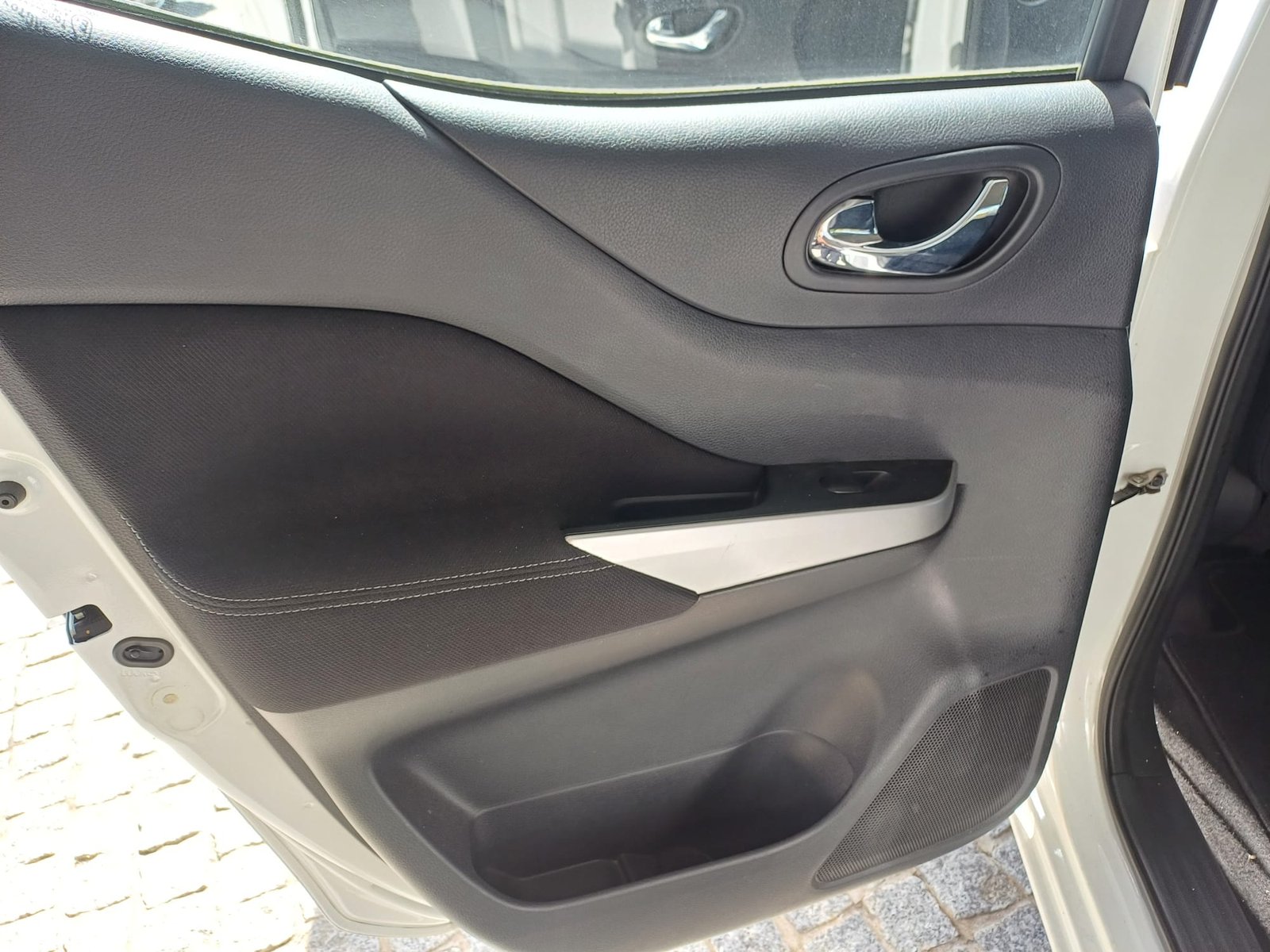 
								NISSAN NAVARA NP 300 2018 full									