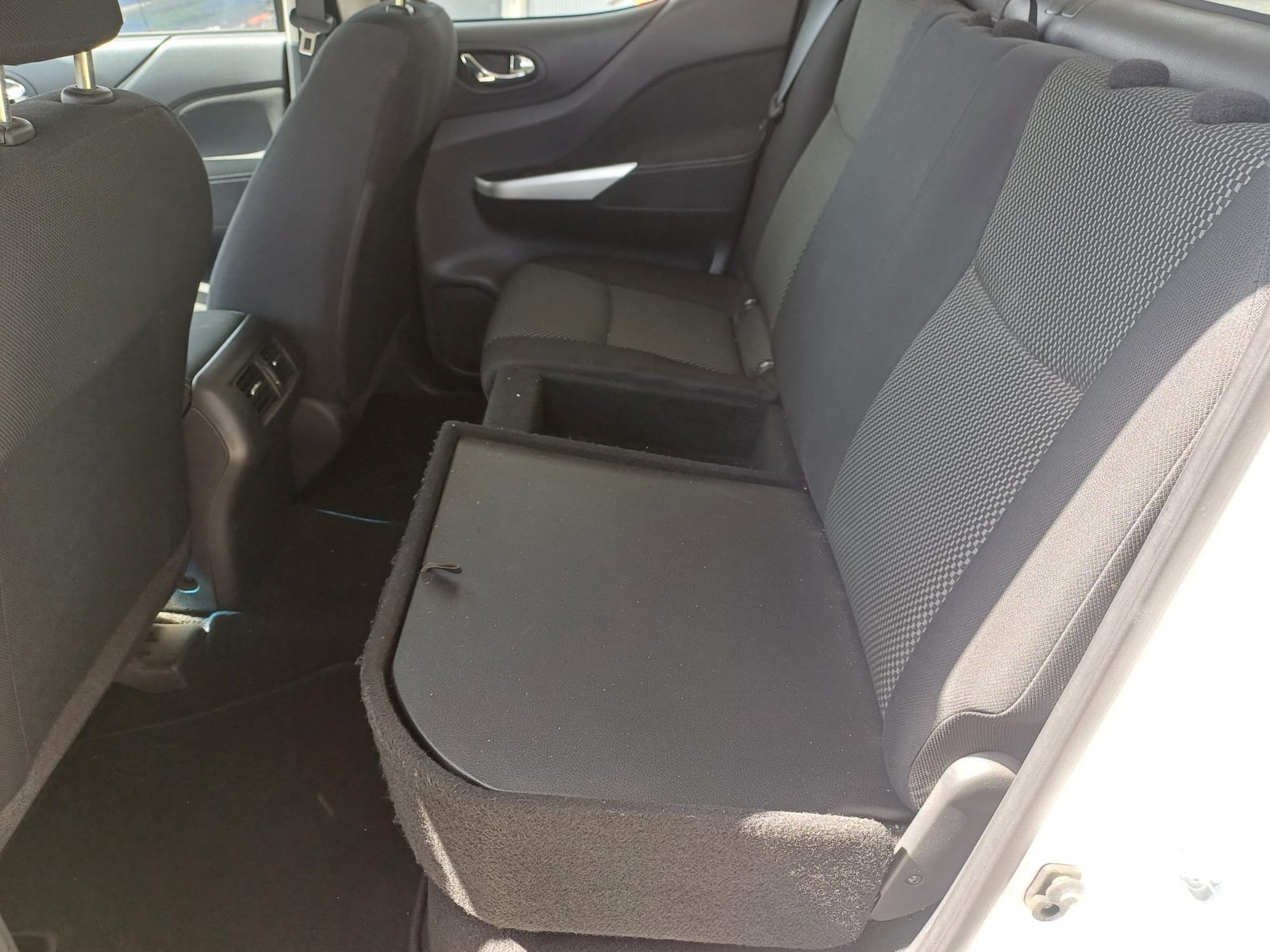 
								NISSAN NAVARA NP 300 2018 full									