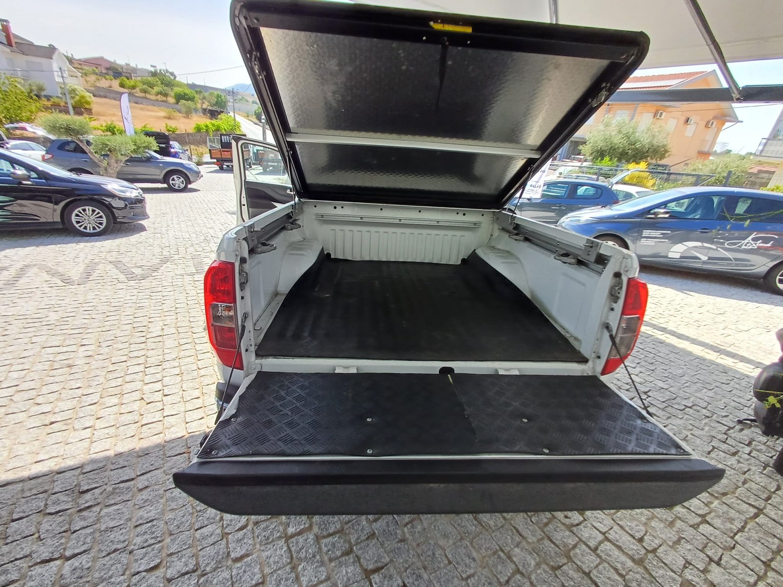 
								NISSAN NAVARA NP 300 2018 full									