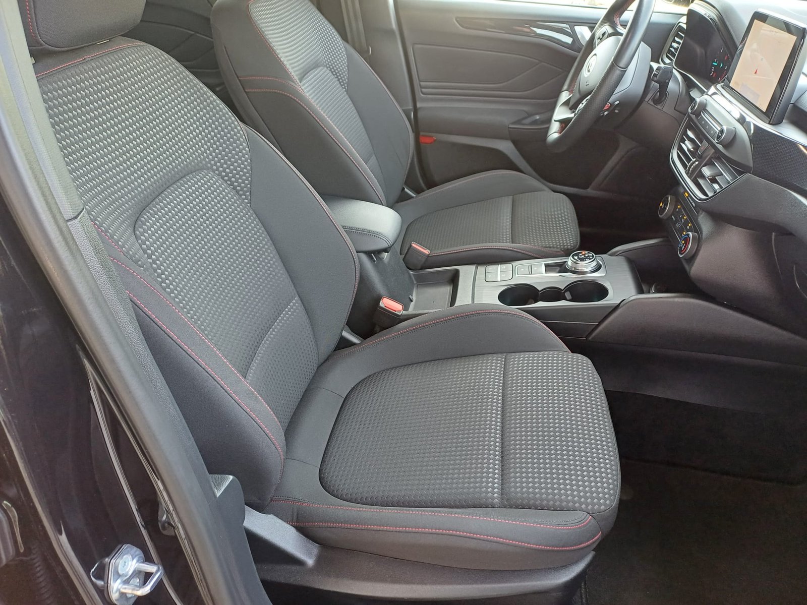 
								FORD FOCUS 1.5 TDCI 120CV STLINE full									