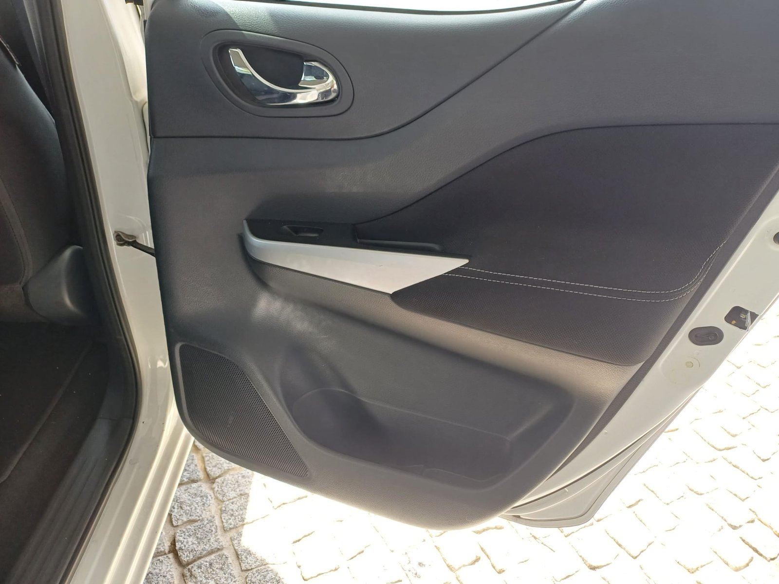 
								NISSAN NAVARA NP 300 2018 full									