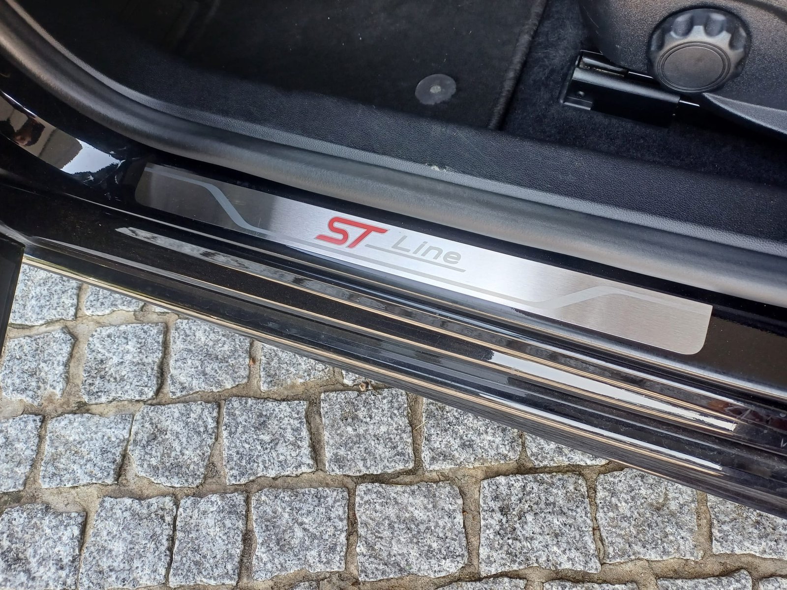 
								FORD FOCUS 1.5 TDCI 120CV STLINE full									