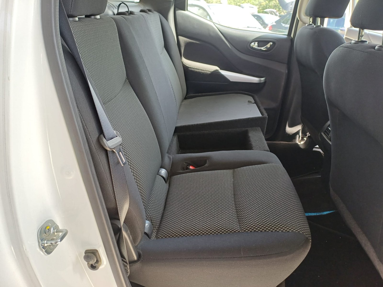 
								NISSAN NAVARA NP 300 2018 full									