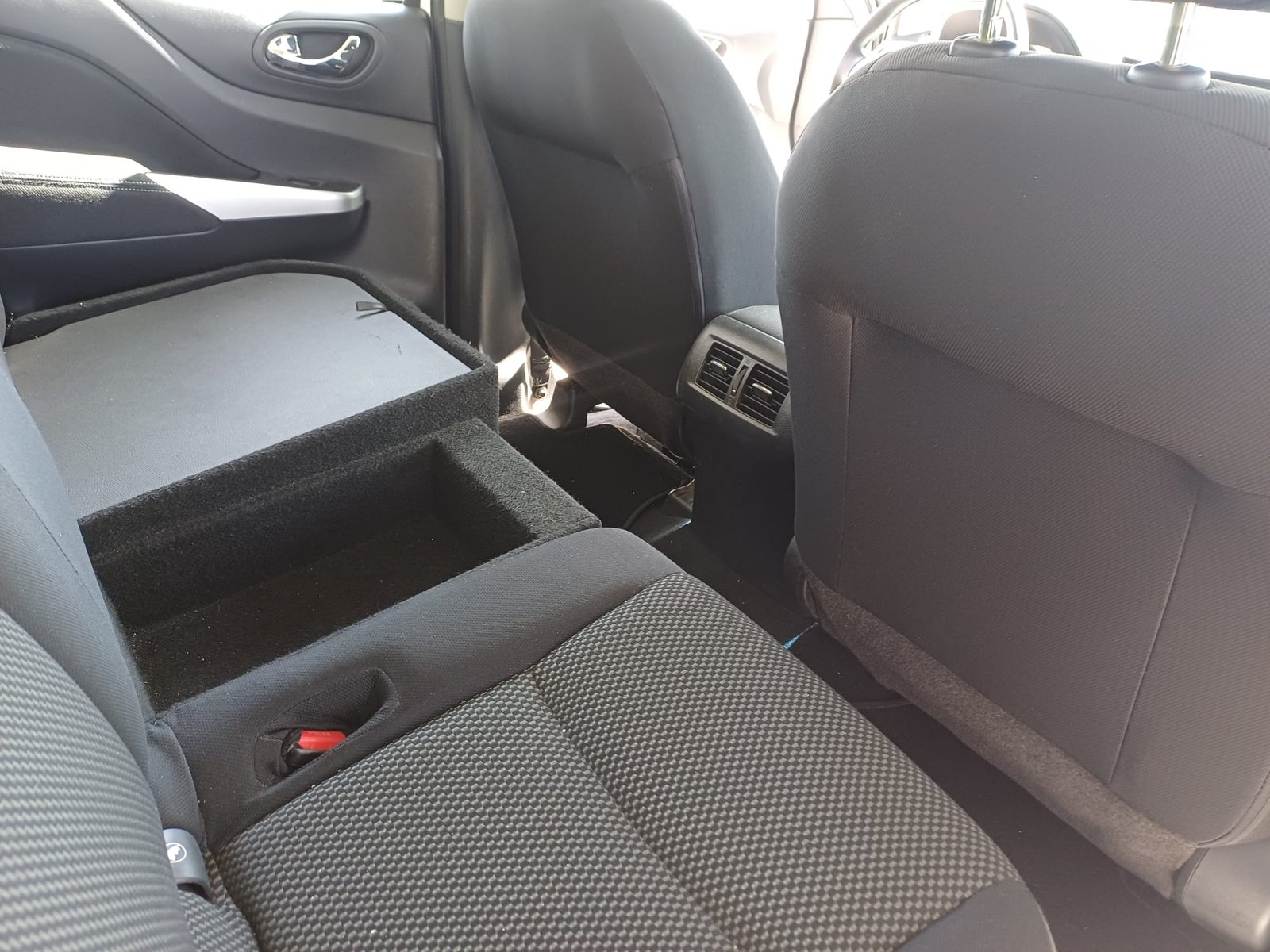 
								NISSAN NAVARA NP 300 2018 full									