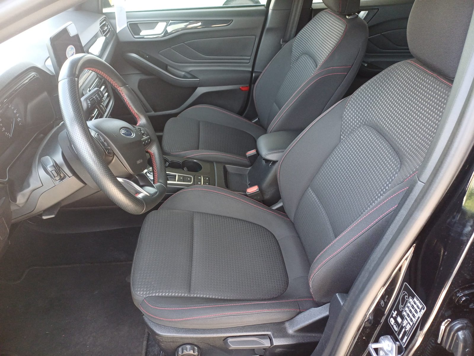 
								FORD FOCUS 1.5 TDCI 120CV STLINE full									