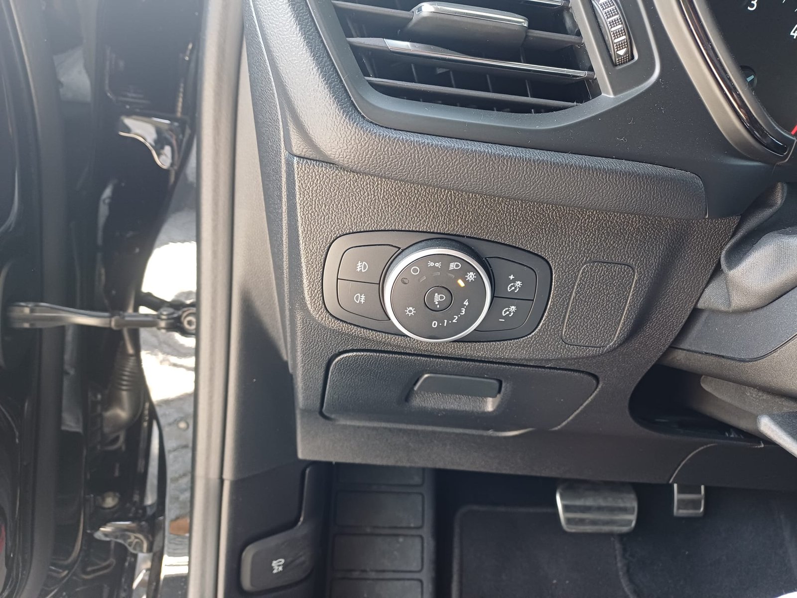 
								FORD FOCUS 1.5 TDCI 120CV STLINE full									