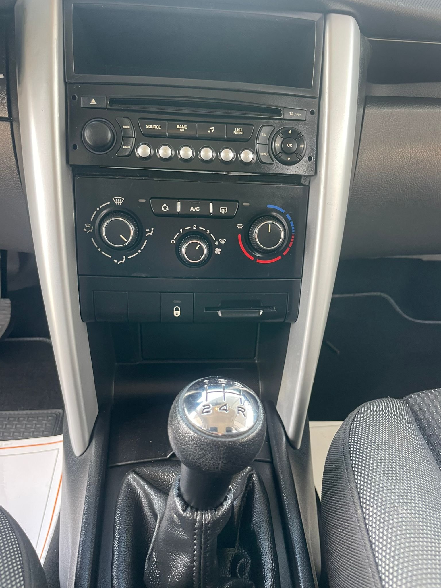
								PEUGEOT 207 full									