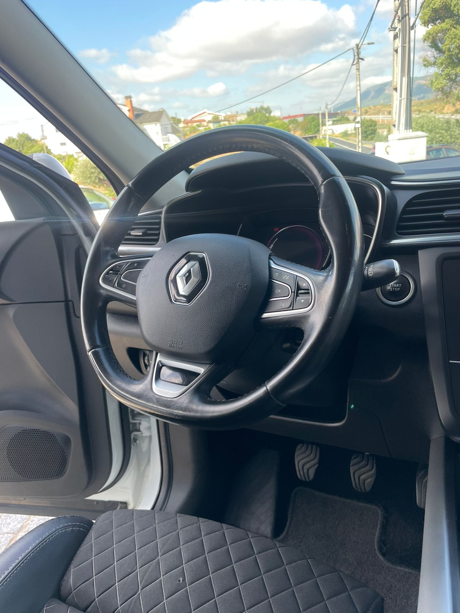 
								Renault Kadjar full									