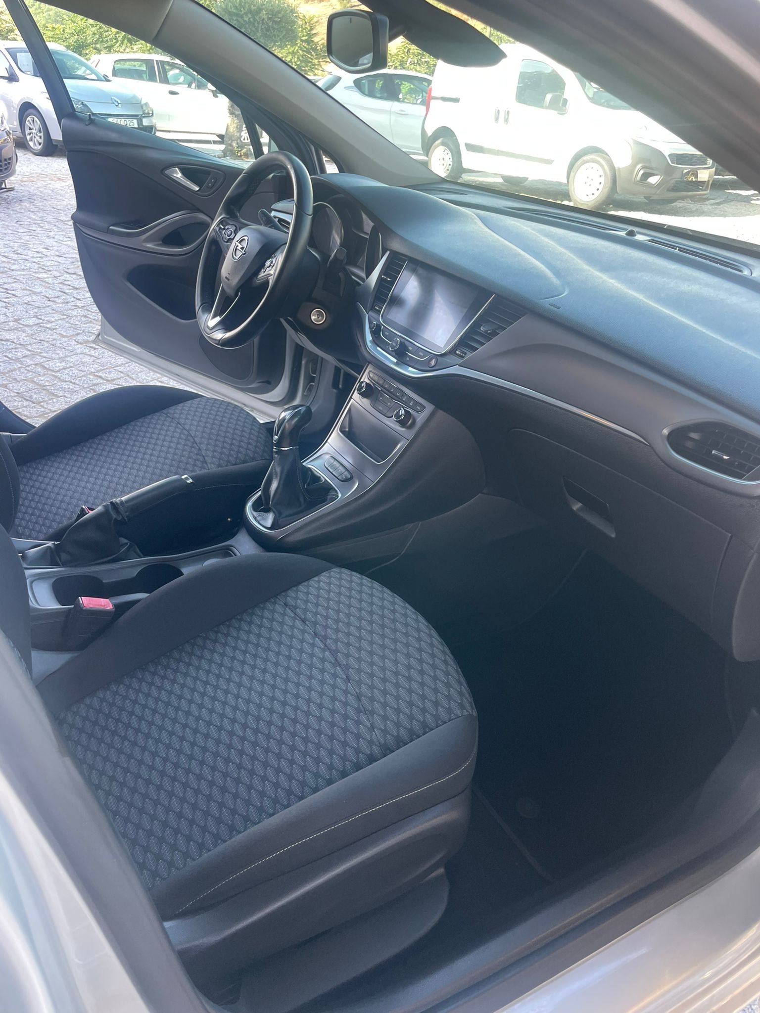 
								Opel Astra 1.6 cdti full									