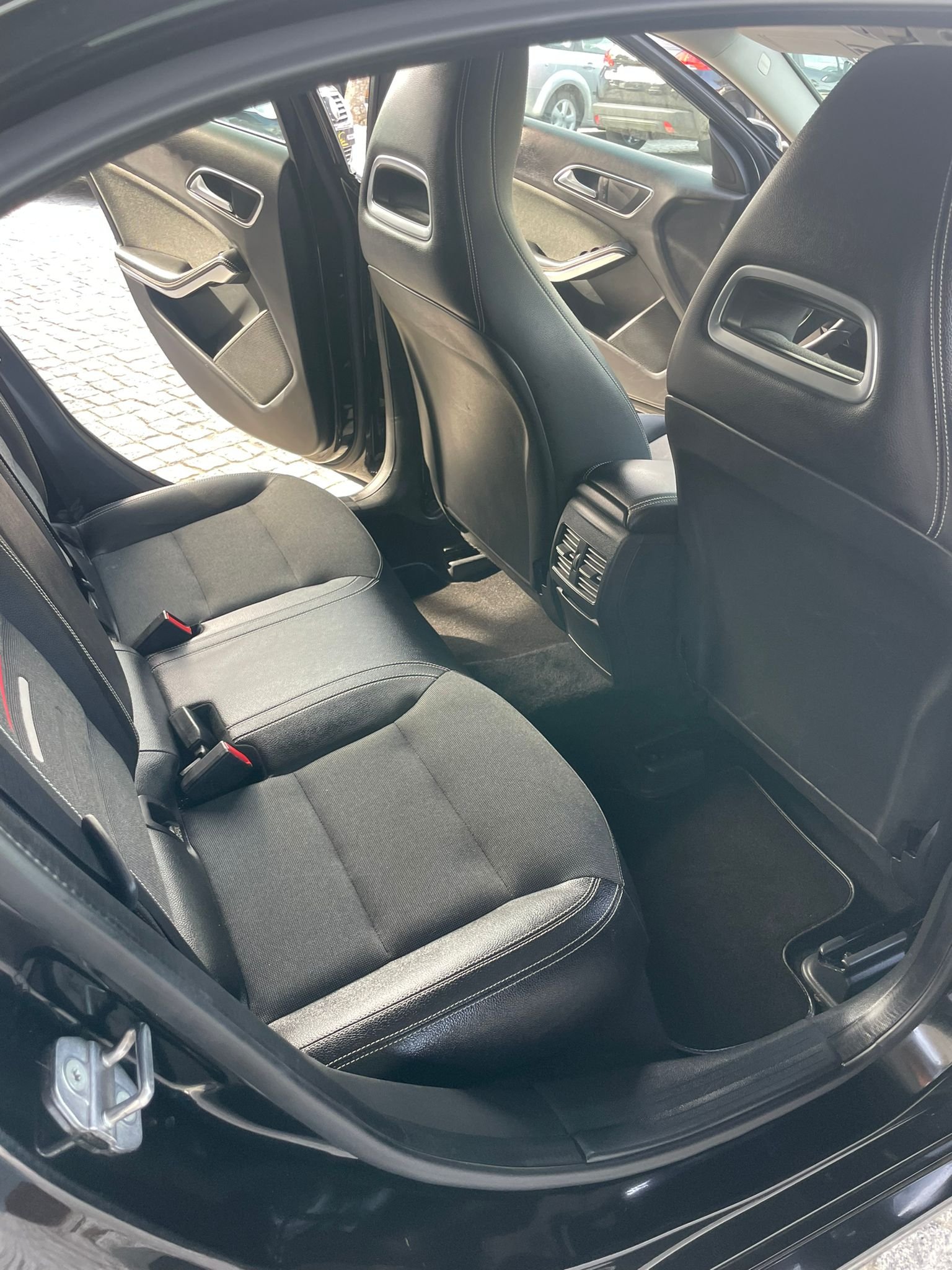 
								MERCEDES – BENZ A 180 completo									