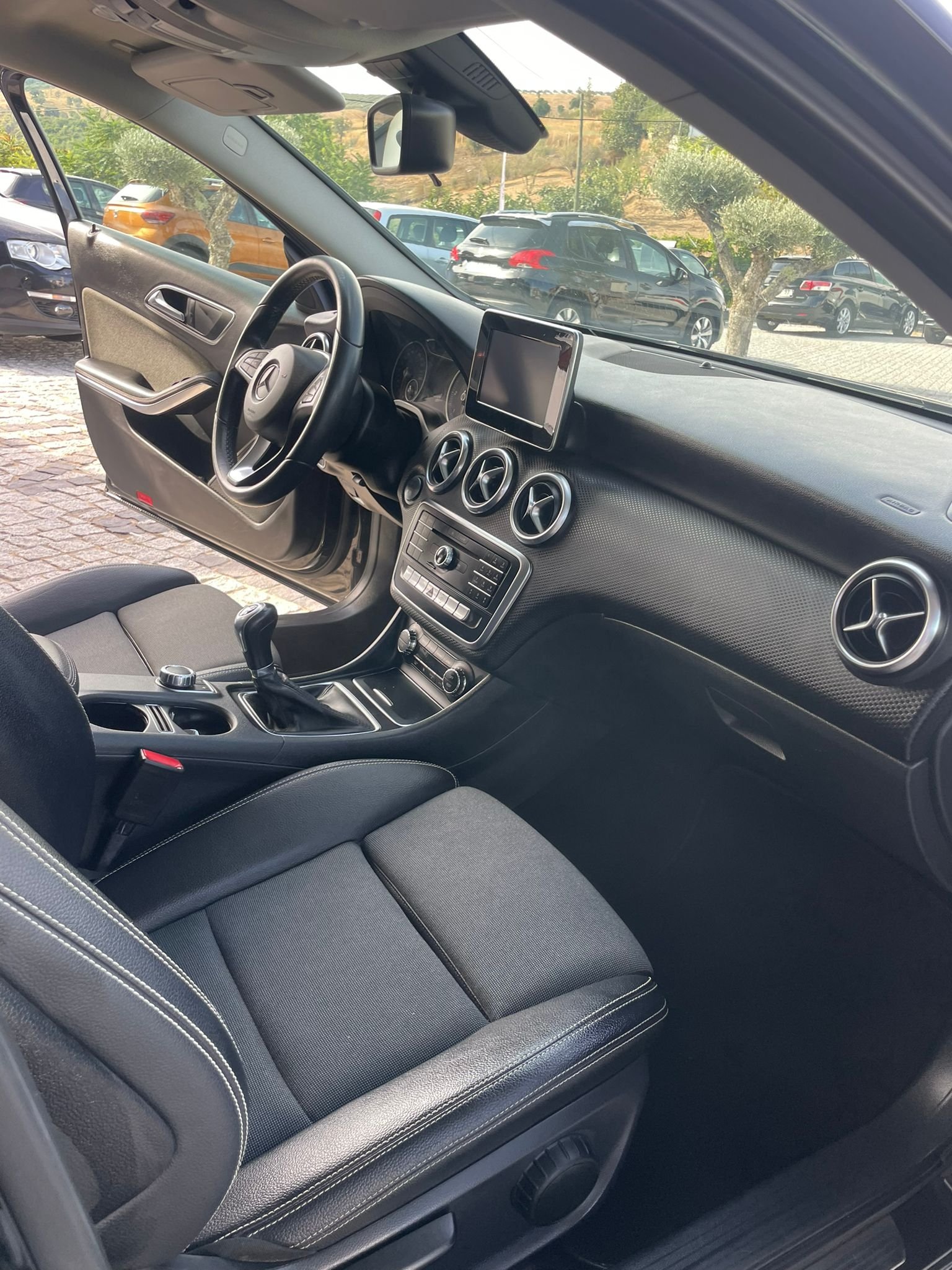 
								MERCEDES – BENZ A 180 completo									