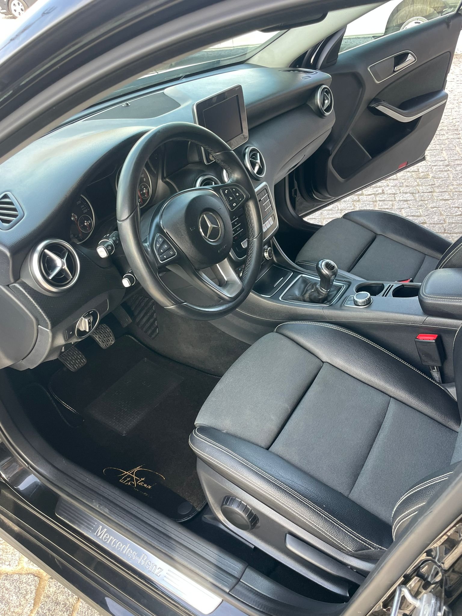 
								MERCEDES – BENZ A 180 completo									