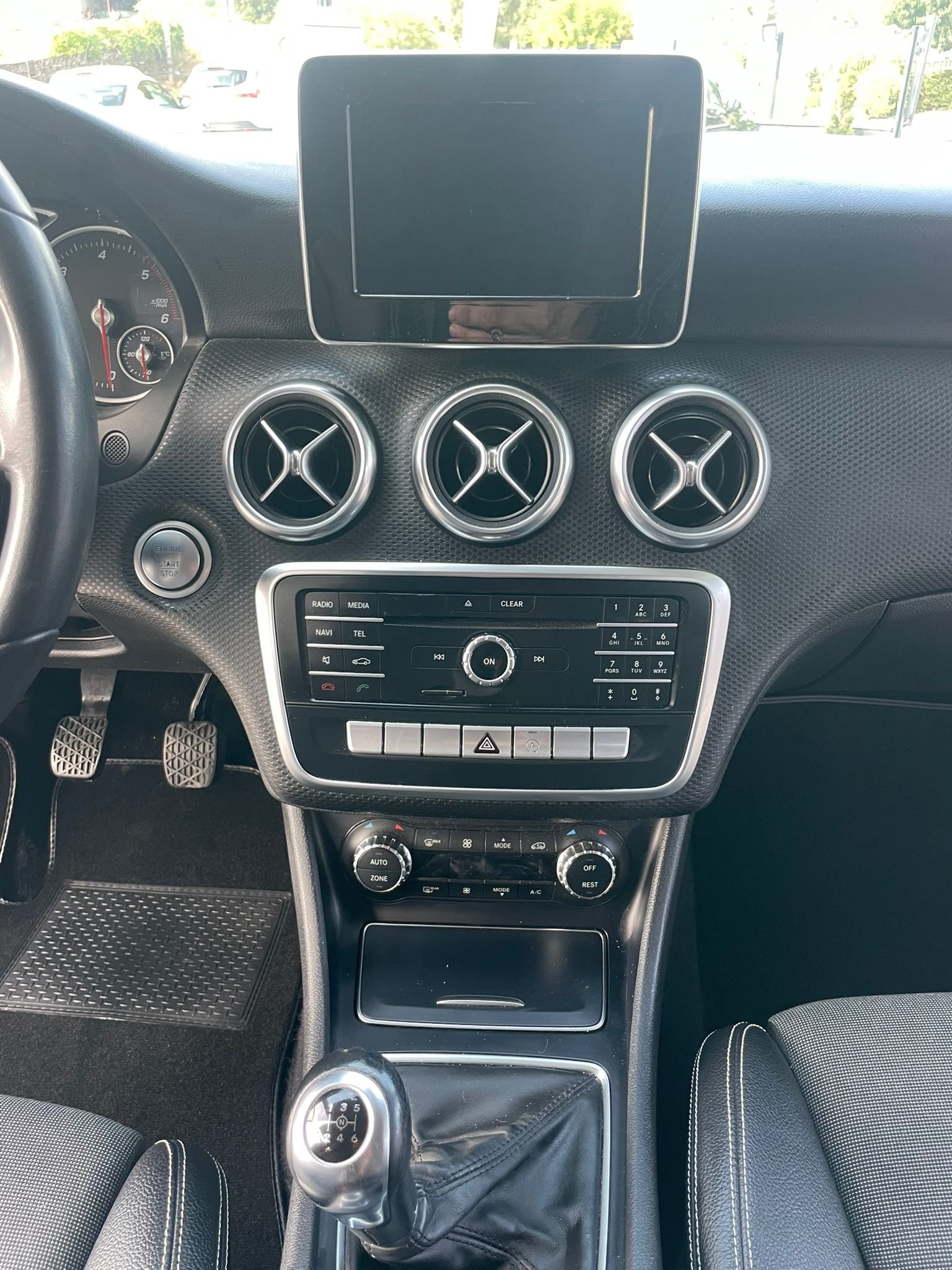 
								MERCEDES – BENZ A 180 completo									
