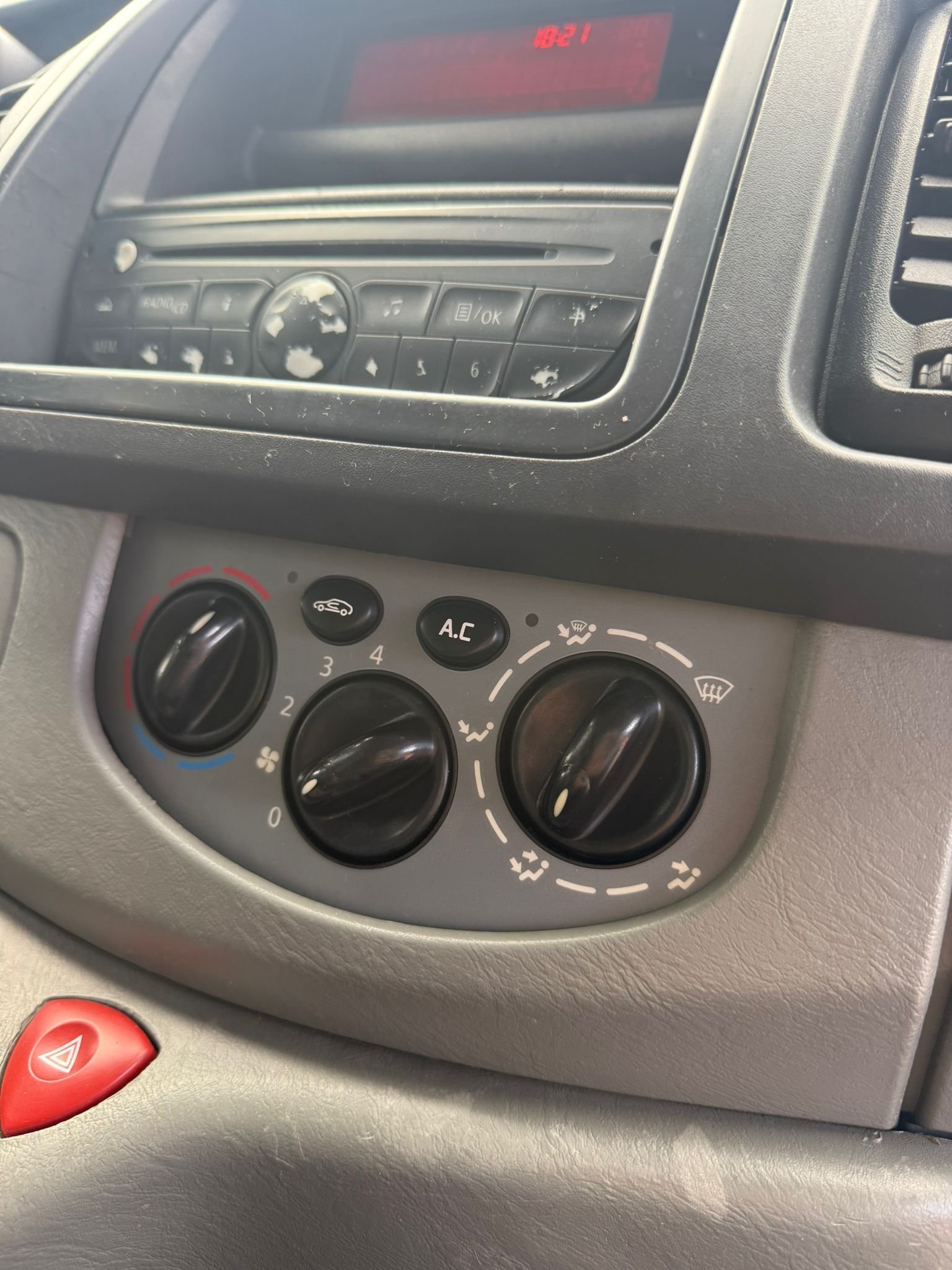 
								RENAULT TRAFIC completo									