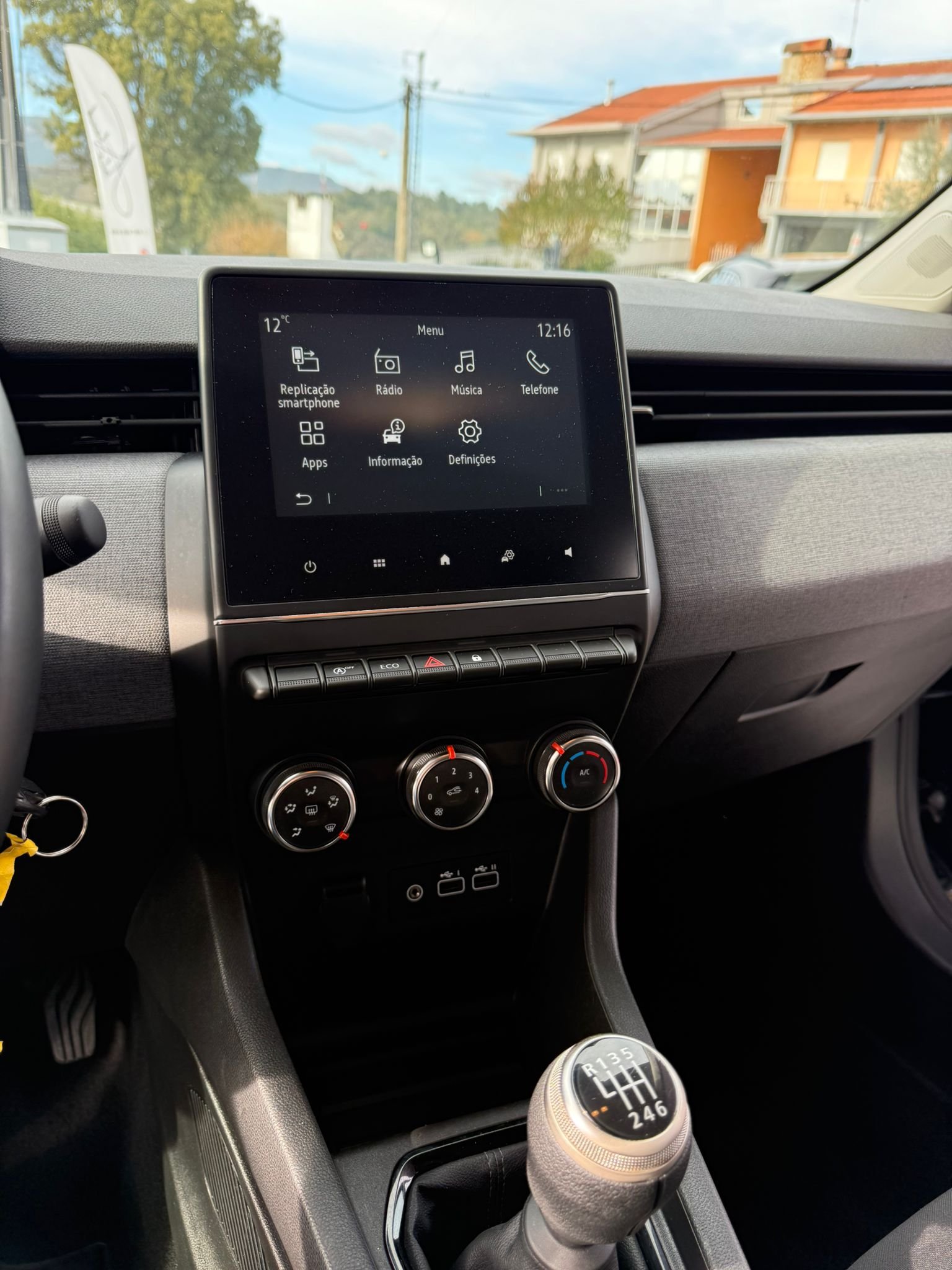 
								RENAULT CLIO 0.9 TCE 2024 completo									