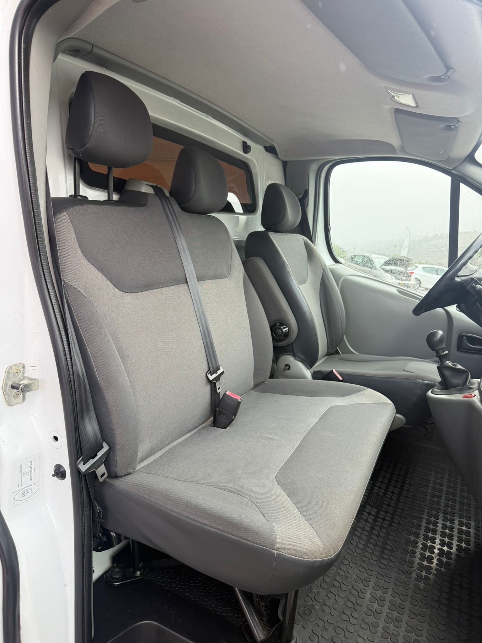 
								RENAULT TRAFIC completo									