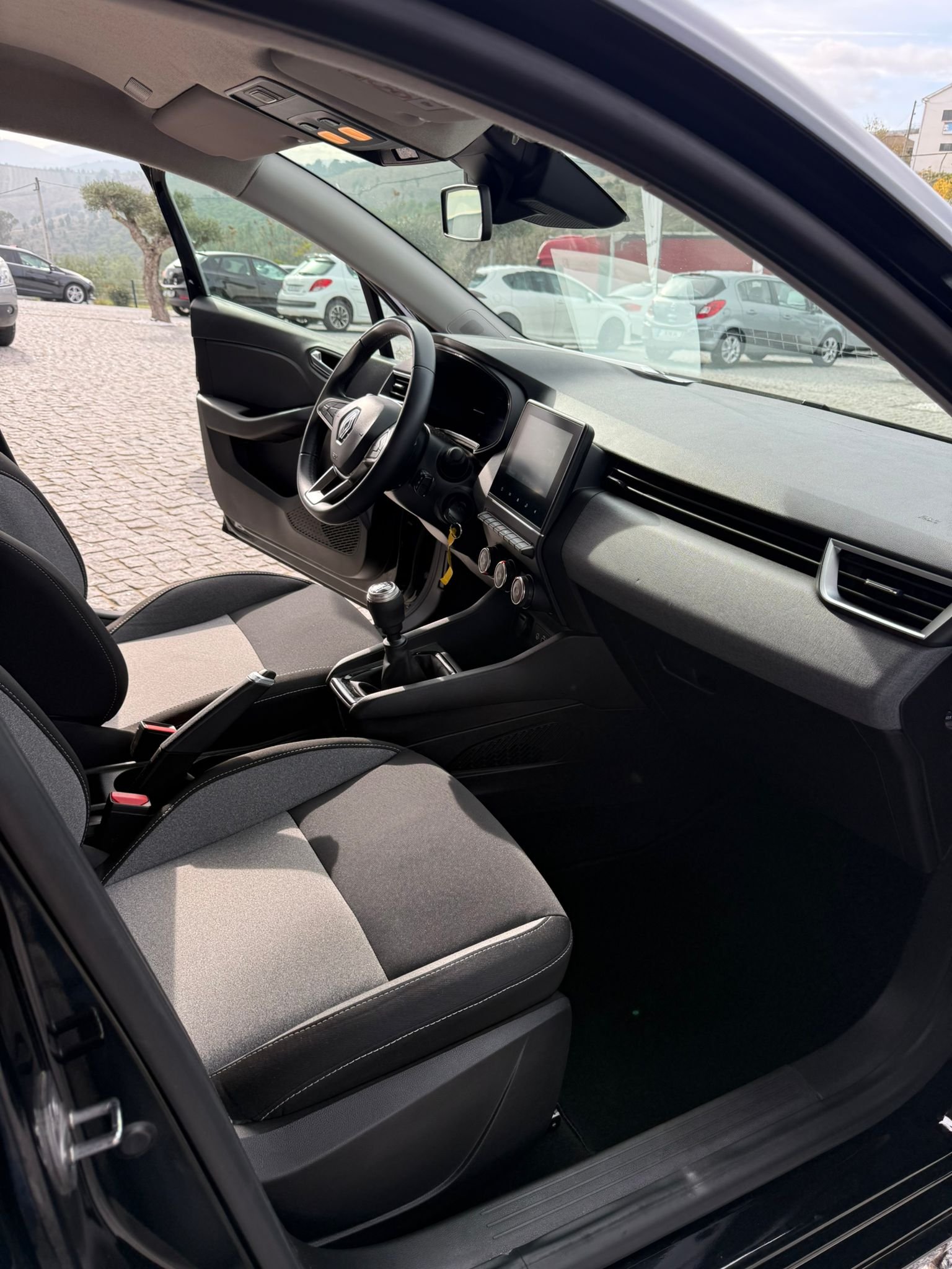 
								RENAULT CLIO 0.9 TCE 2024 completo									