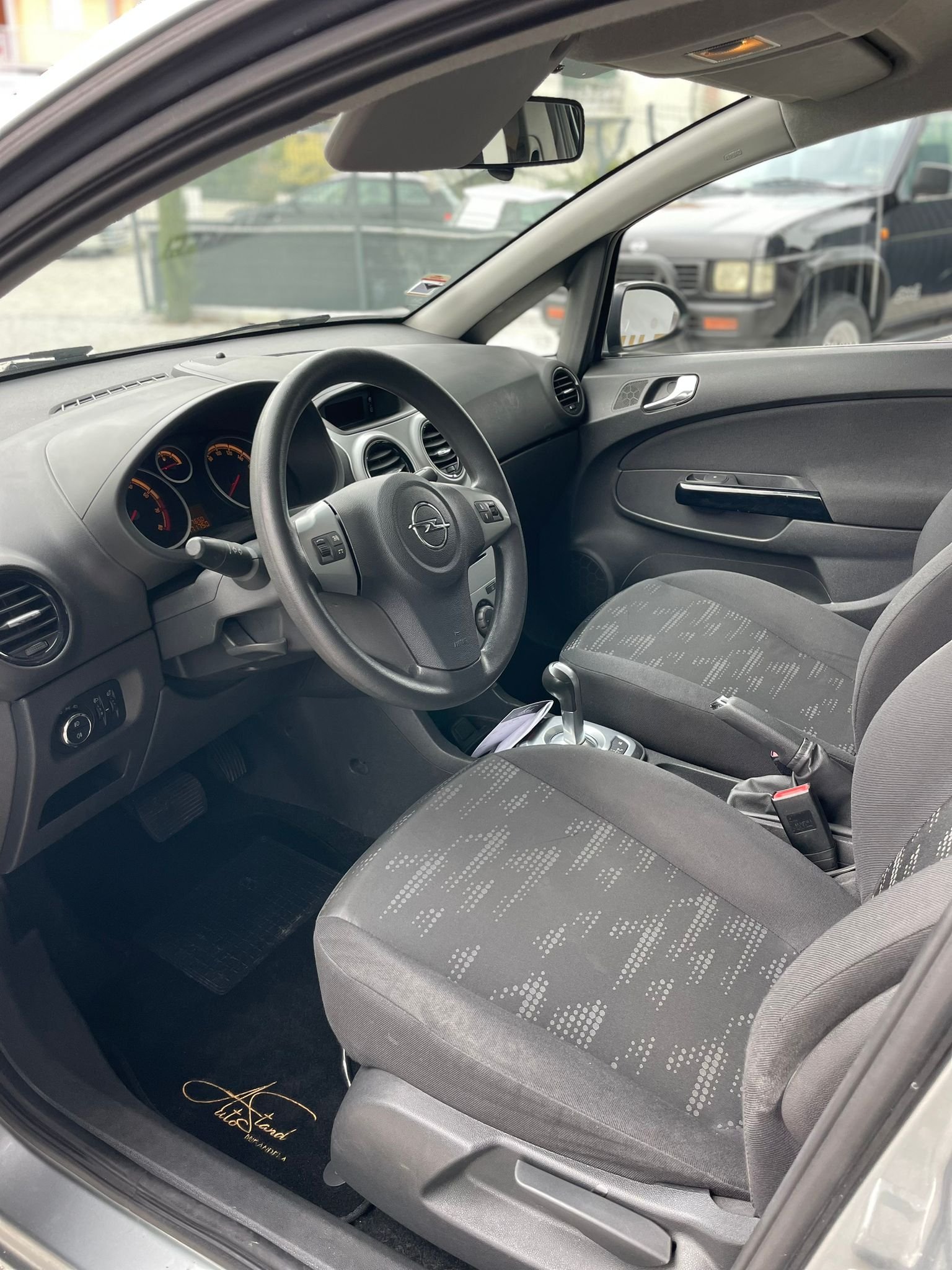 
								OPEL CORSA D AUTOMATICO completo									