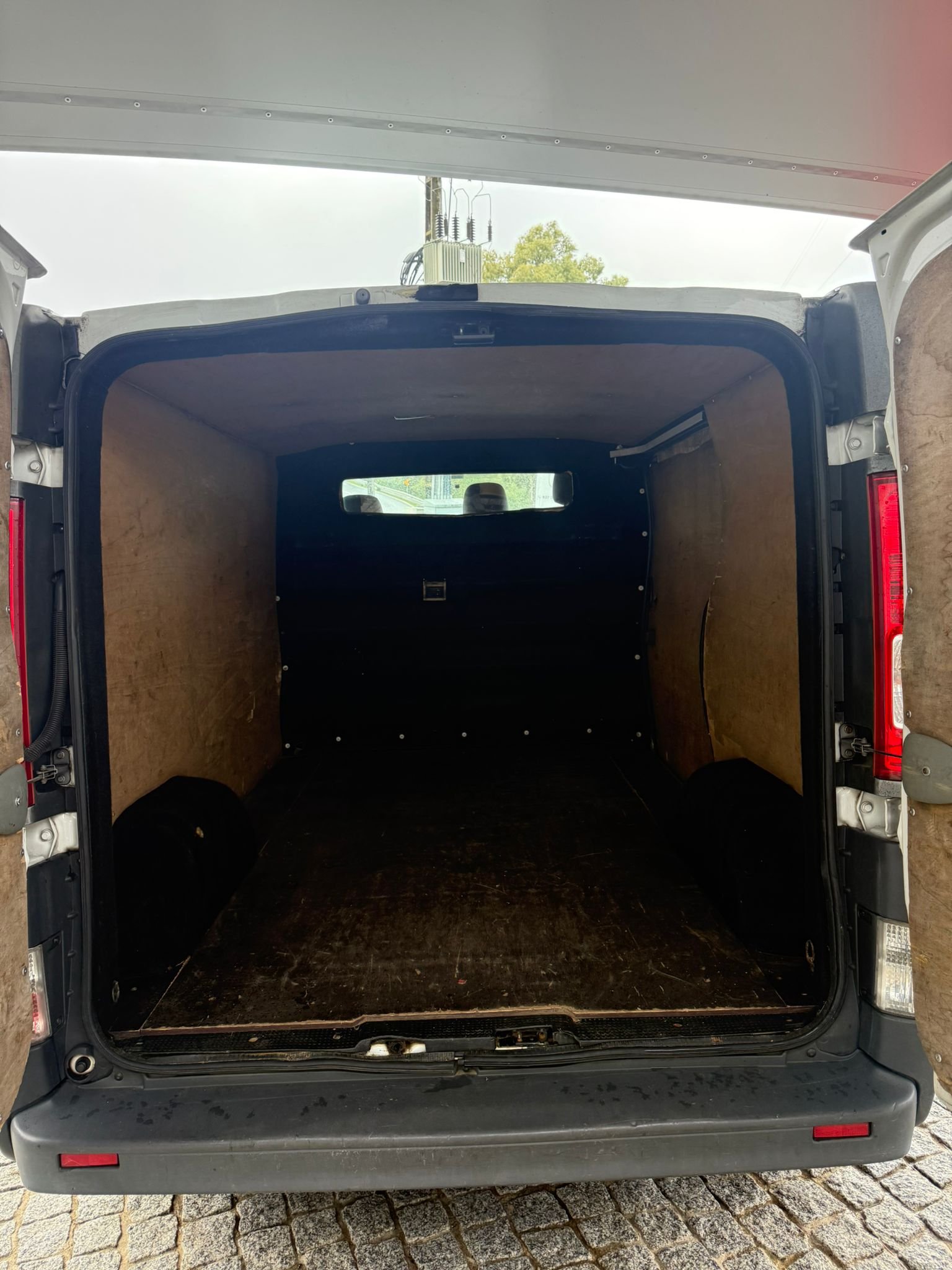 
								RENAULT TRAFIC completo									