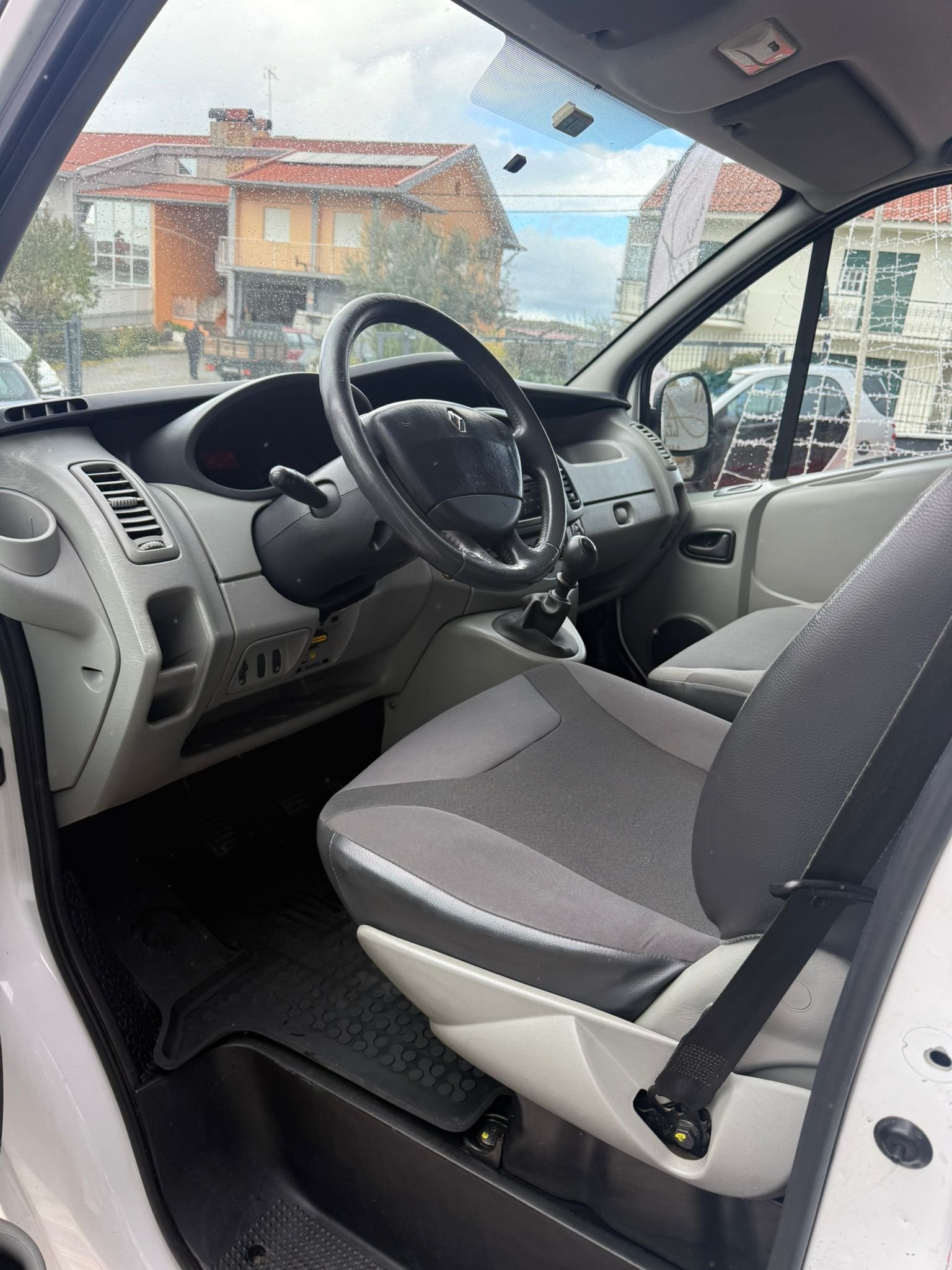 
								RENAULT TRAFIC completo									