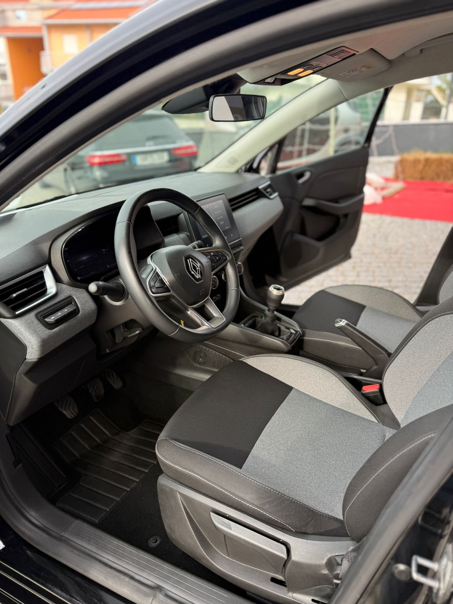 
								RENAULT CLIO 0.9 TCE 2024 completo									