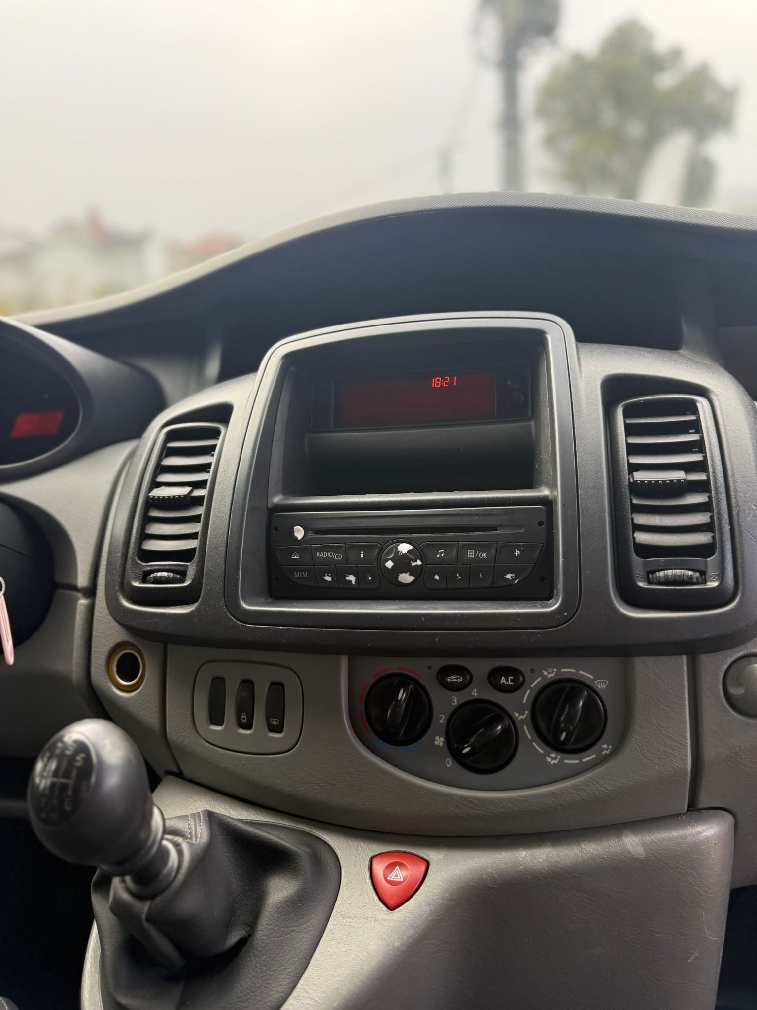 
								RENAULT TRAFIC completo									