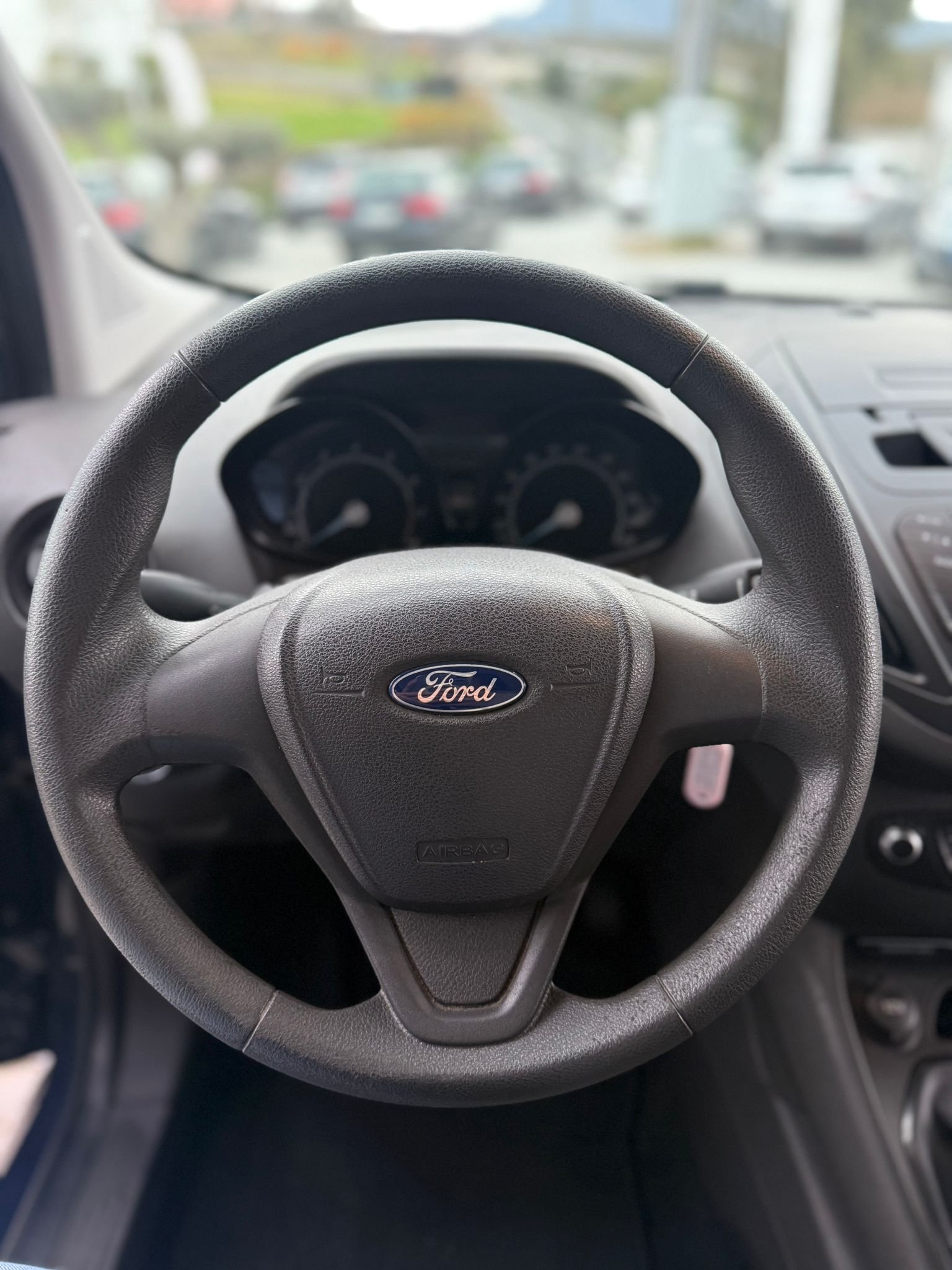 
								FORD TOURNEO COURIER 2015 completo									