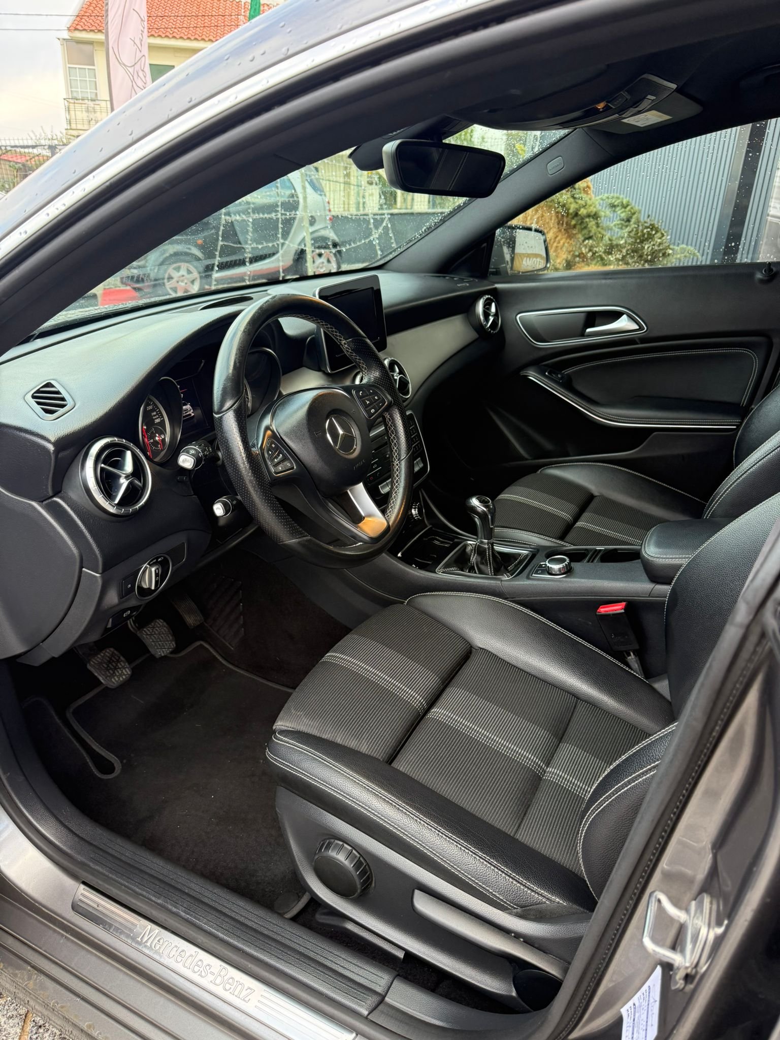 
								MERCEDES – BENZ CLA SHOOTING 180 2018 completo									