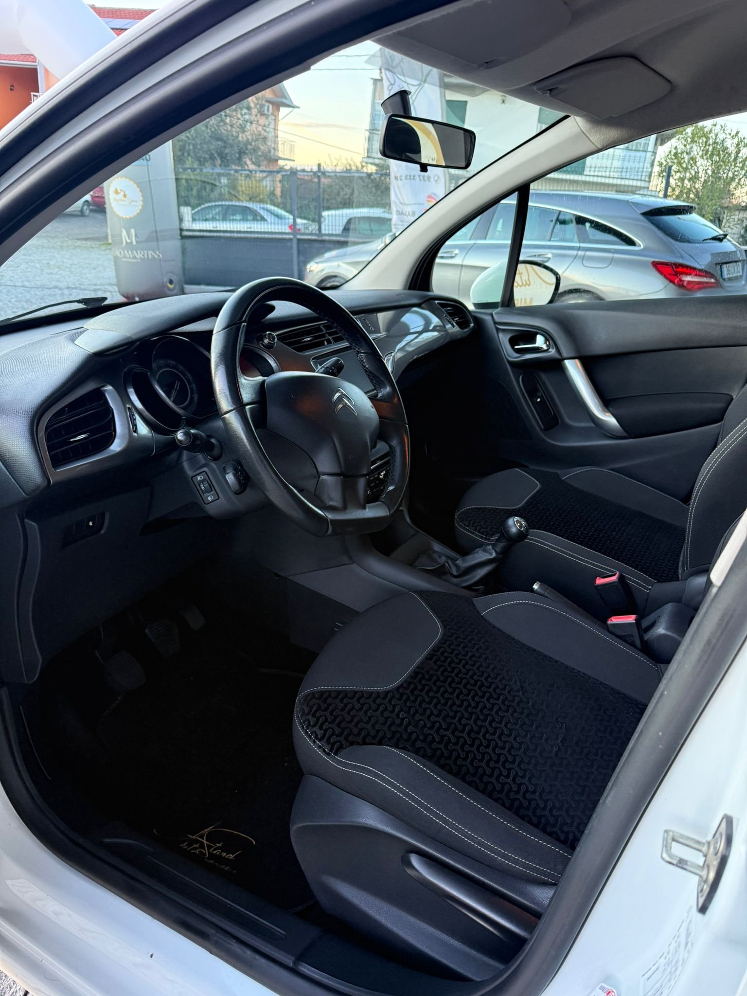 
								CITROEN C3 2012 completo									