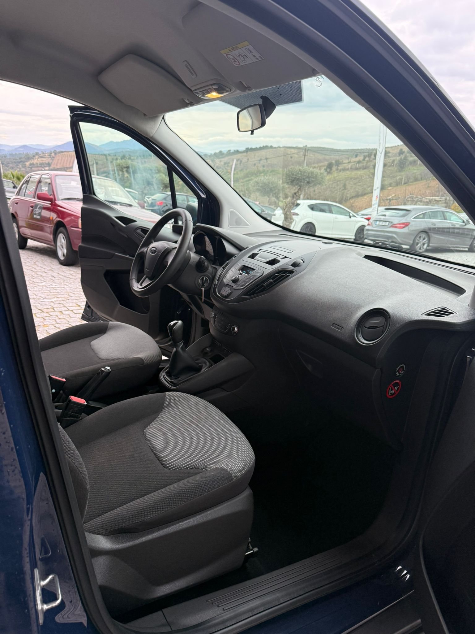 
								FORD TOURNEO COURIER 2015 completo									