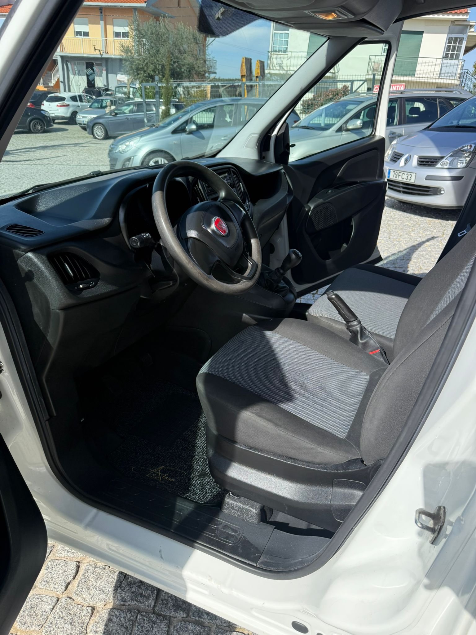 
								FIAT DOBLO 2017 completo									