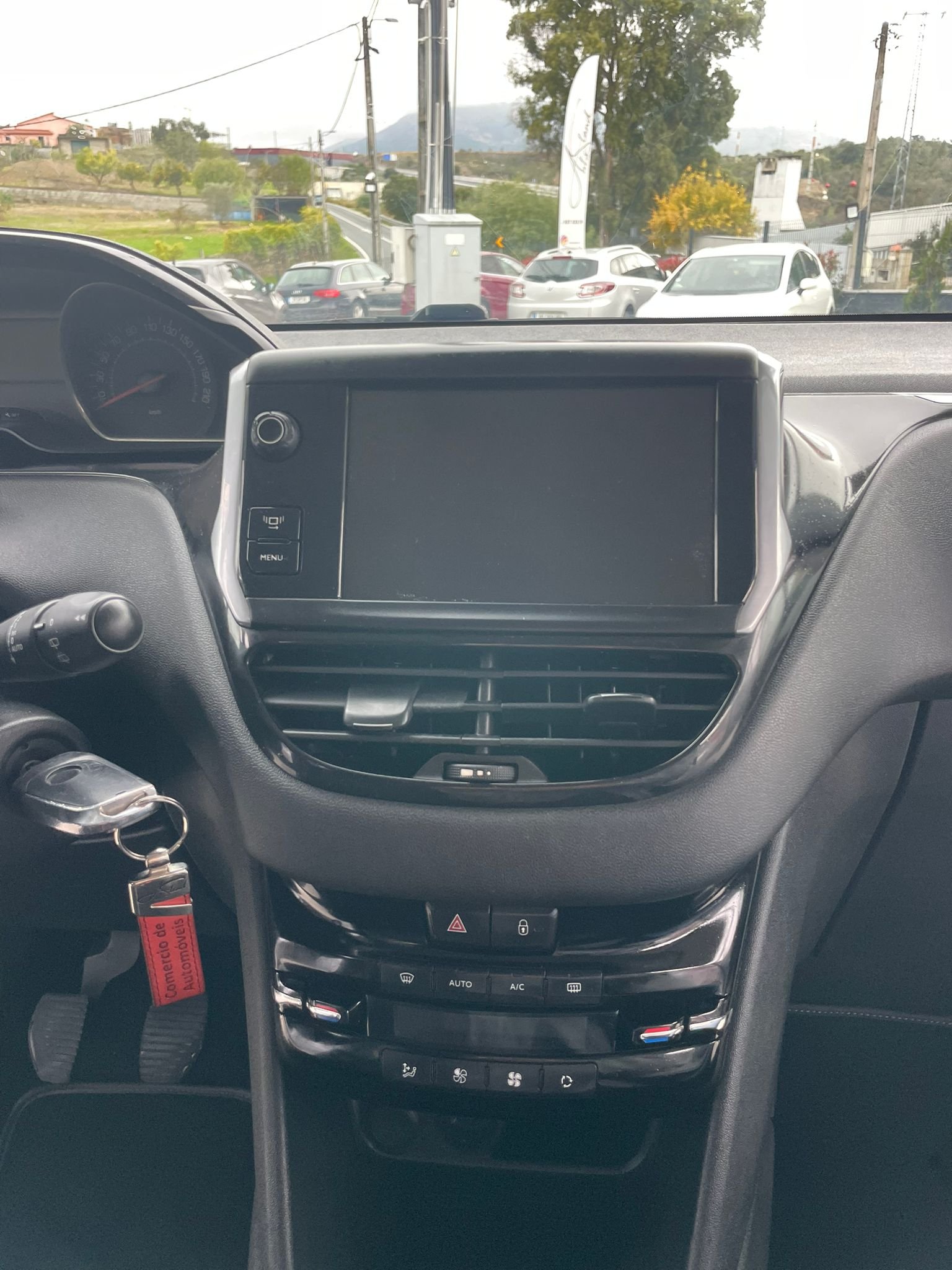 
								PEUGEOT 208 2014 completo									