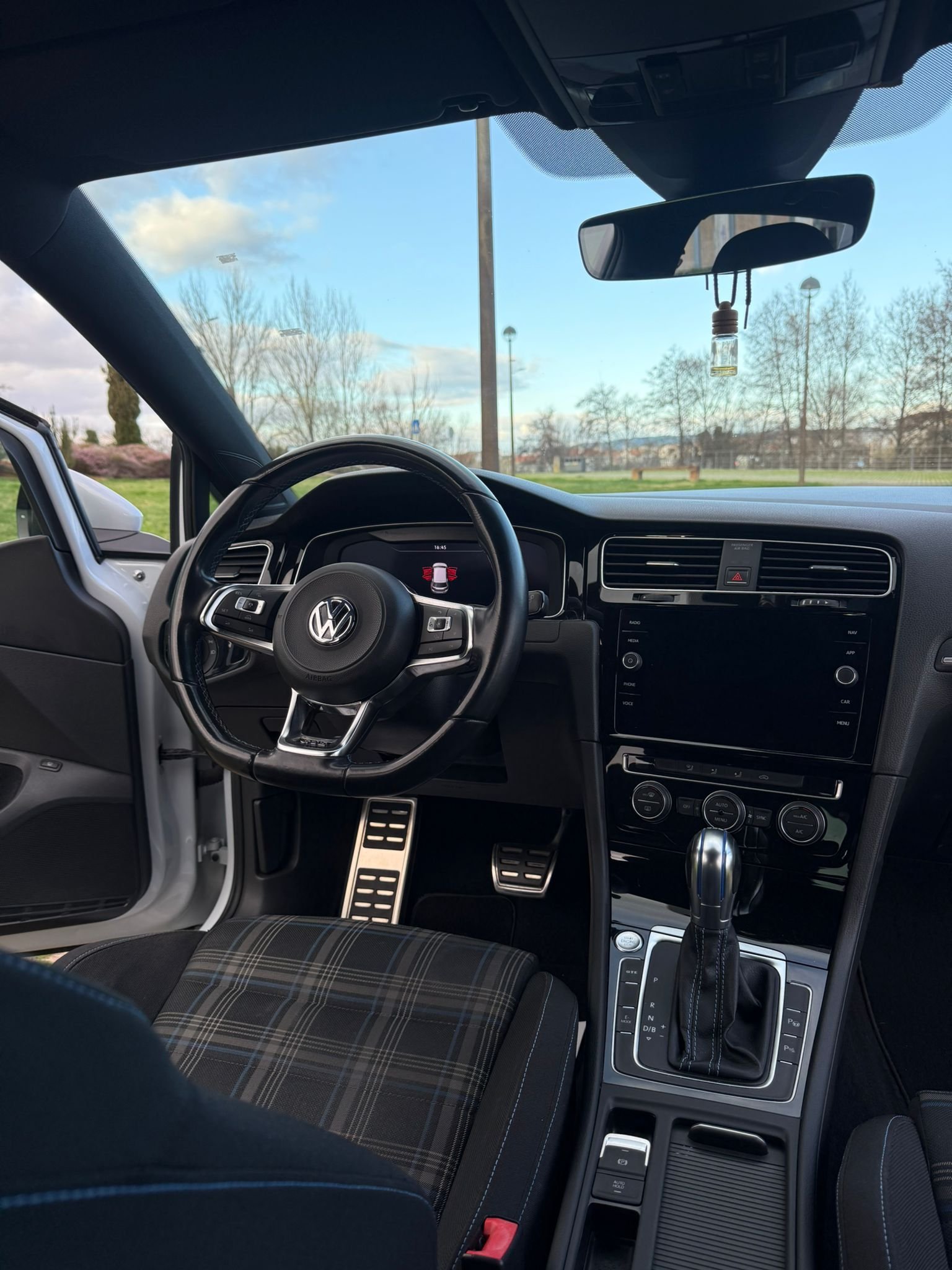 
								VOLKSWAGEN GTE 7.5 2018 completo									