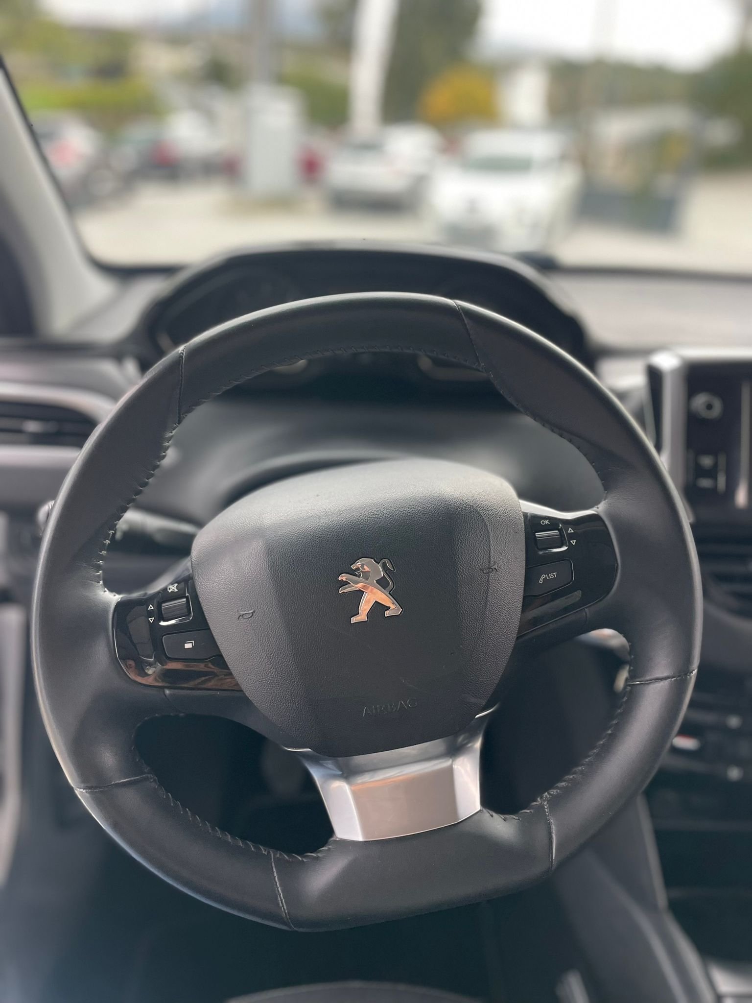 
								PEUGEOT 208 2014 completo									