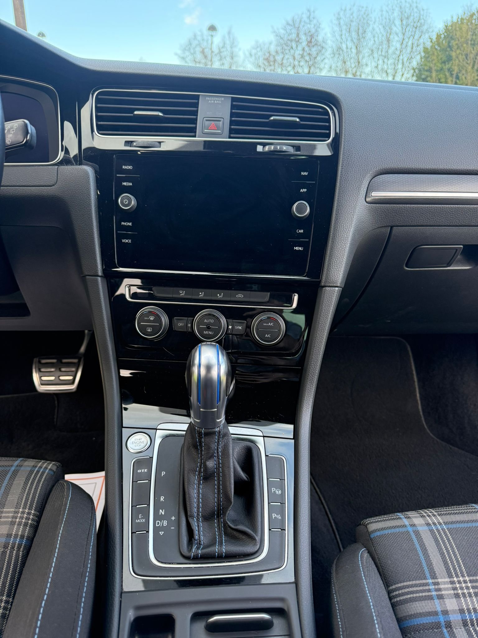 
								VOLKSWAGEN GTE 7.5 2018 completo									