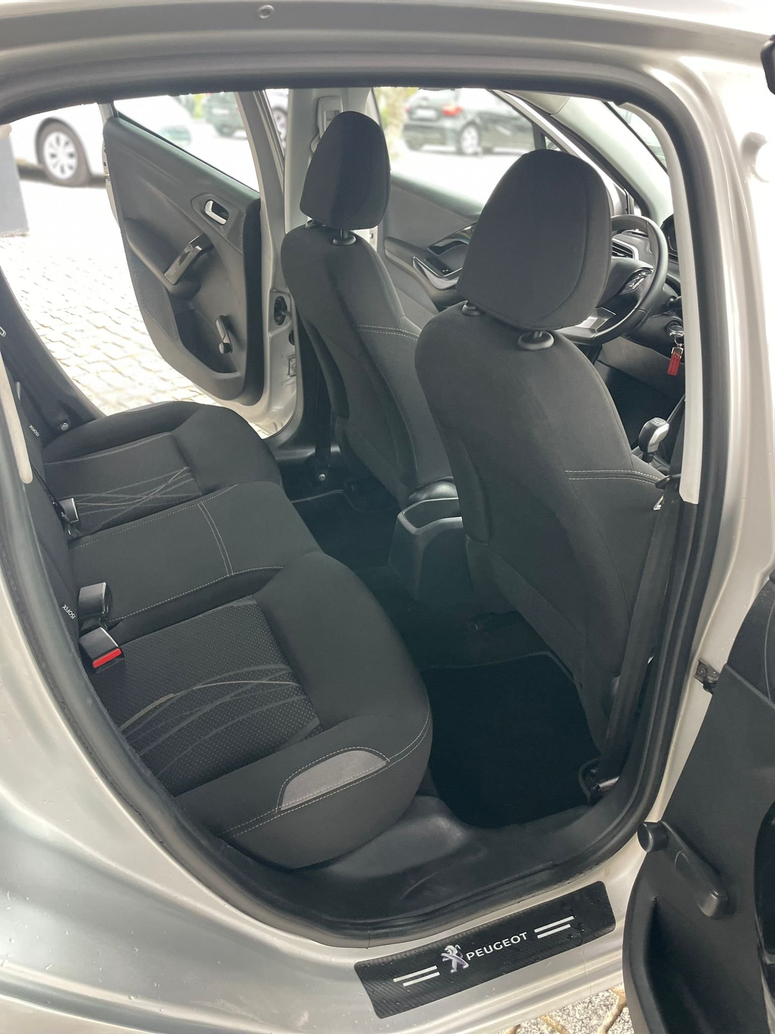 
								PEUGEOT 208 2014 completo									