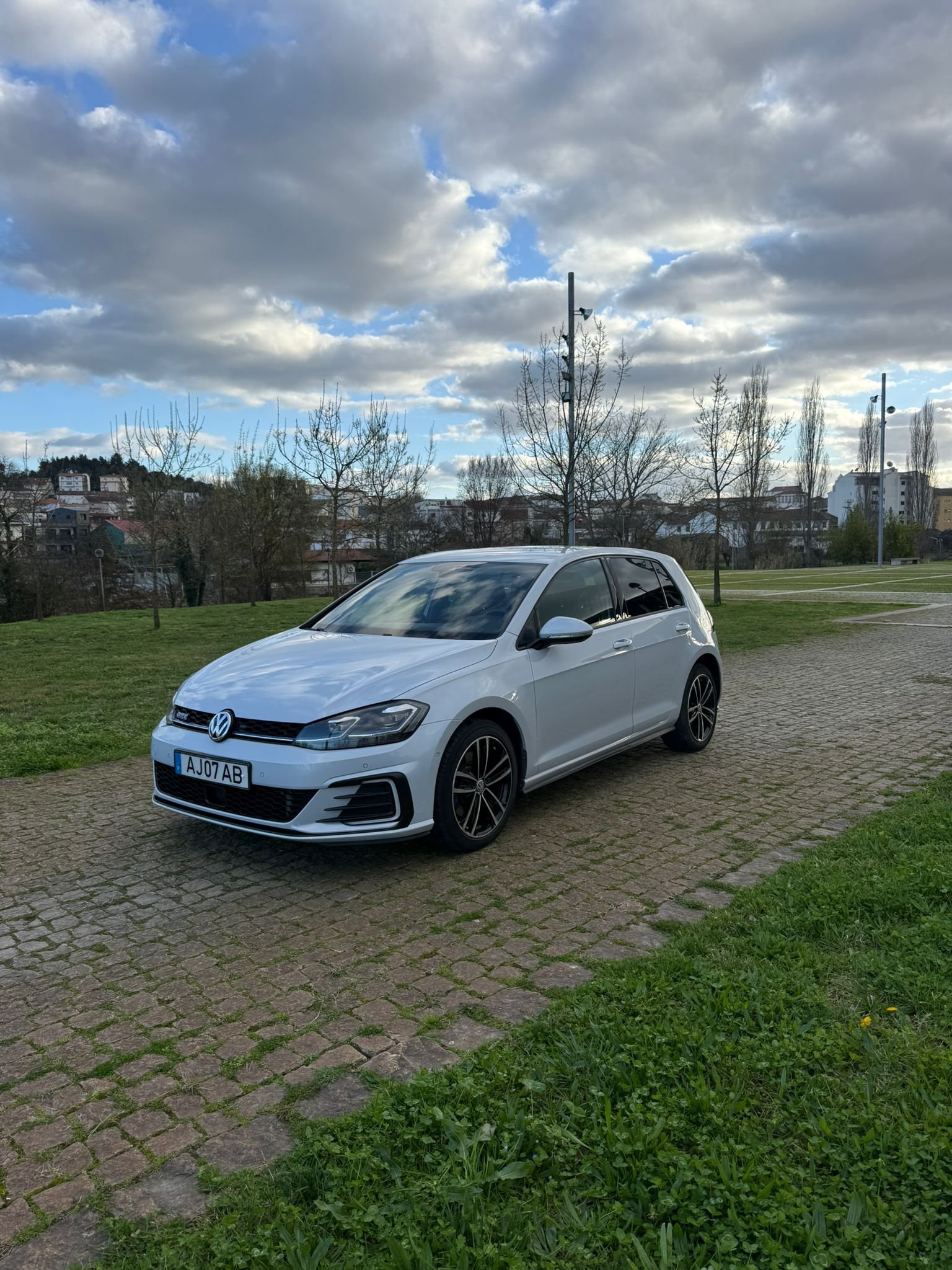 
								VOLKSWAGEN GTE 7.5 2018 completo									