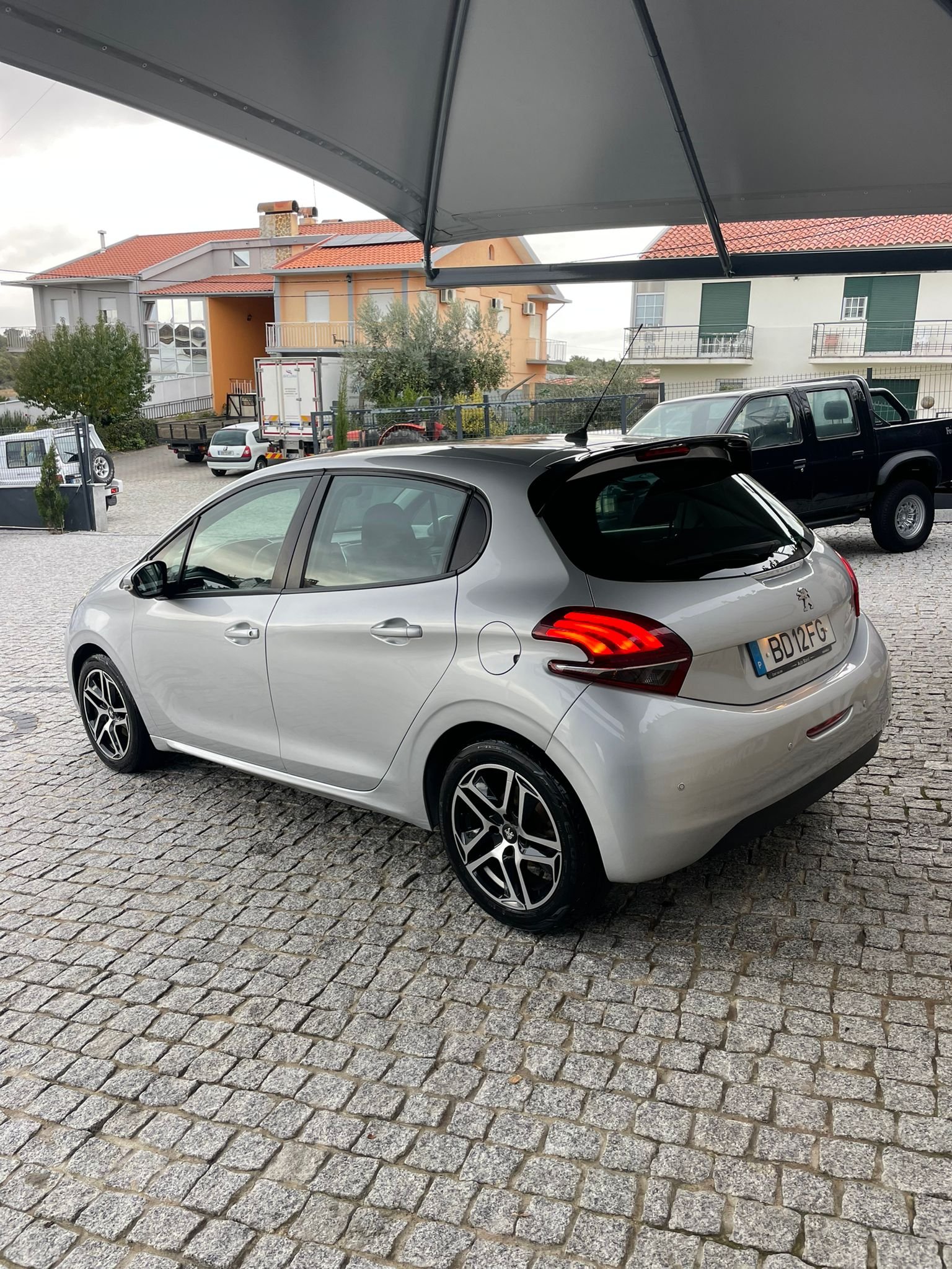 
								PEUGEOT 208 2014 completo									