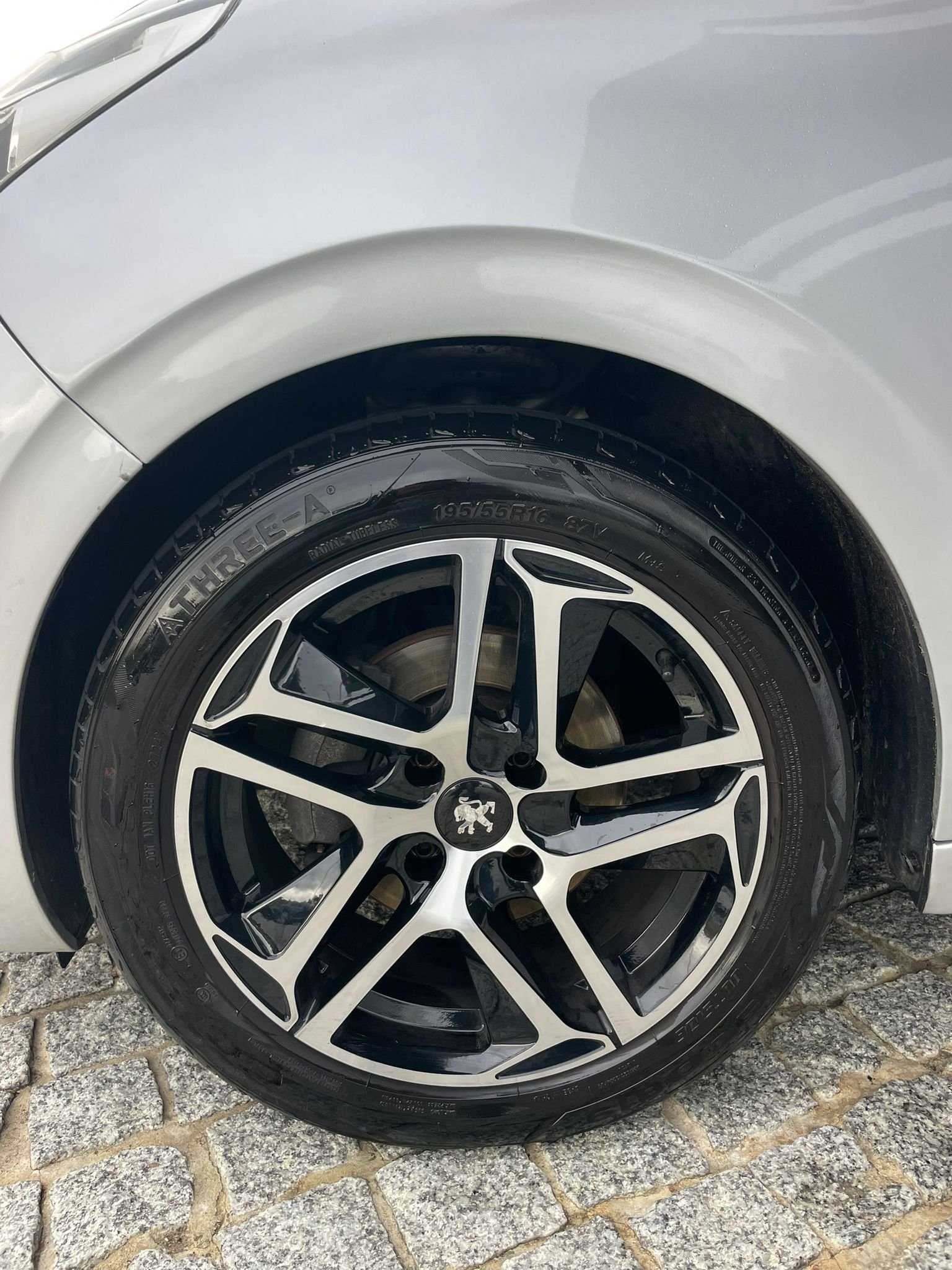 
								PEUGEOT 208 2014 completo									